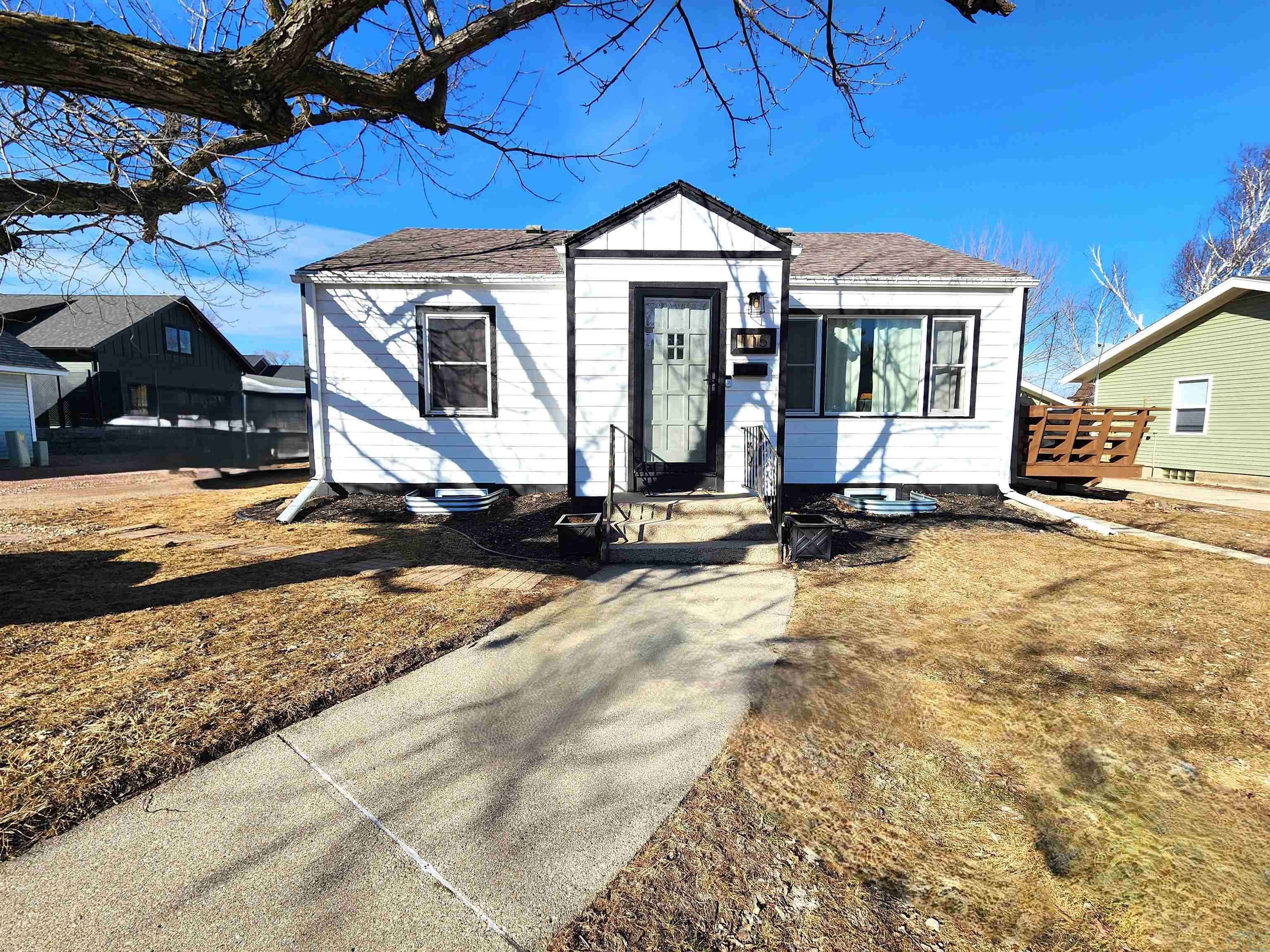 115 5th St SE, Orange City, IA 51041 