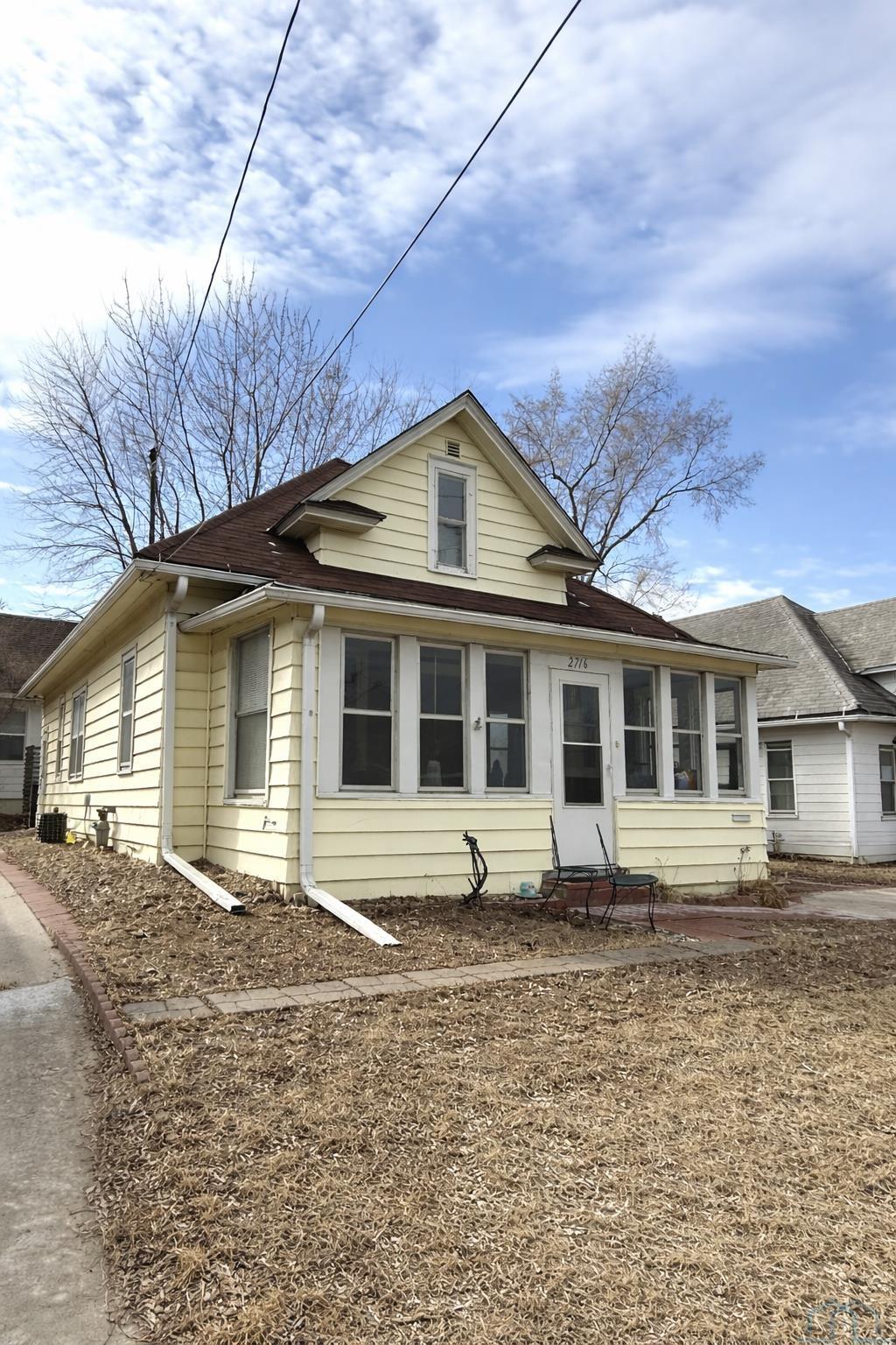 2716 Leech Ave., Sioux City, IA 51106 