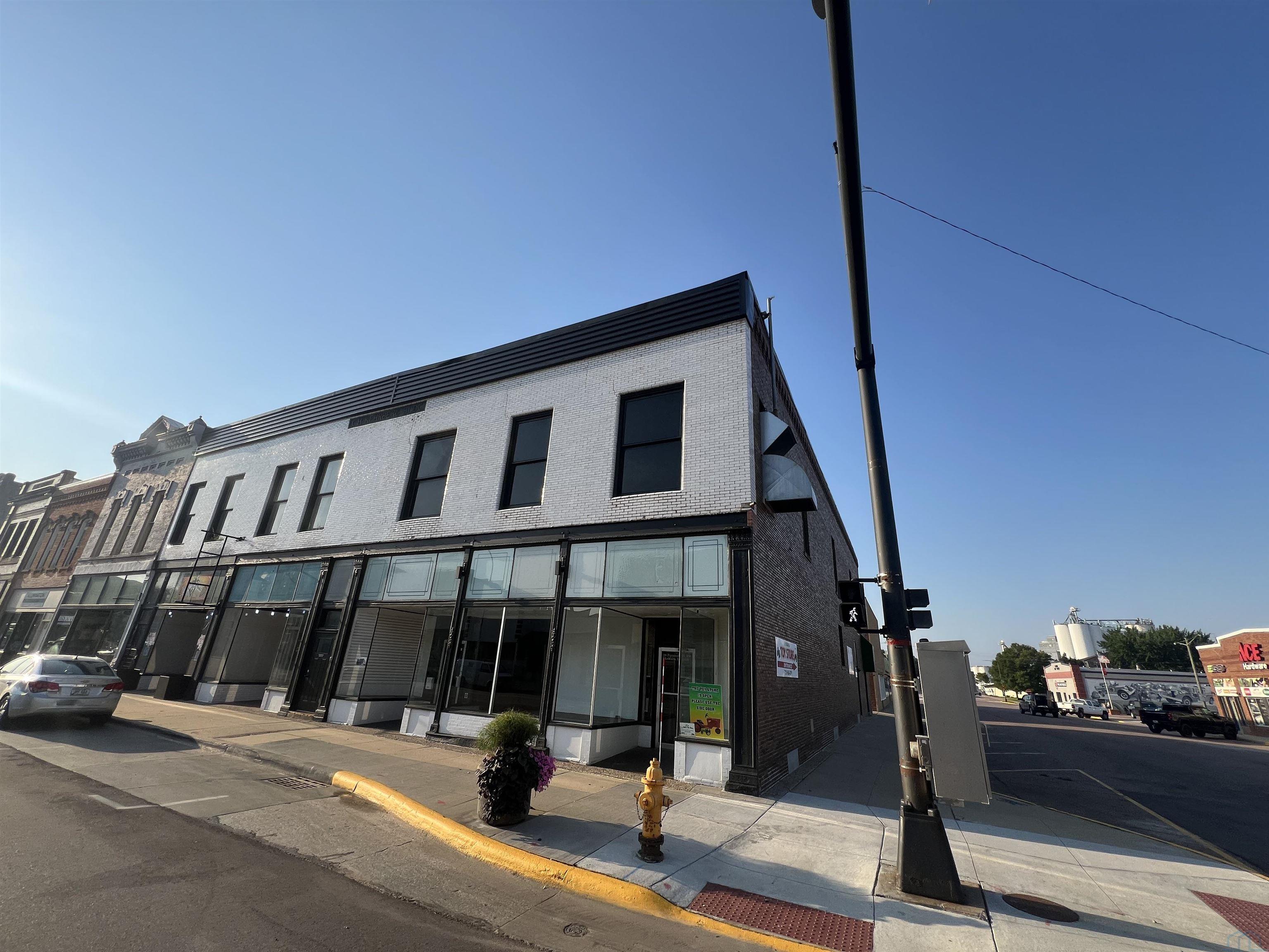 30 PLYMOUTH ST SW, LeMars, IA 51031 