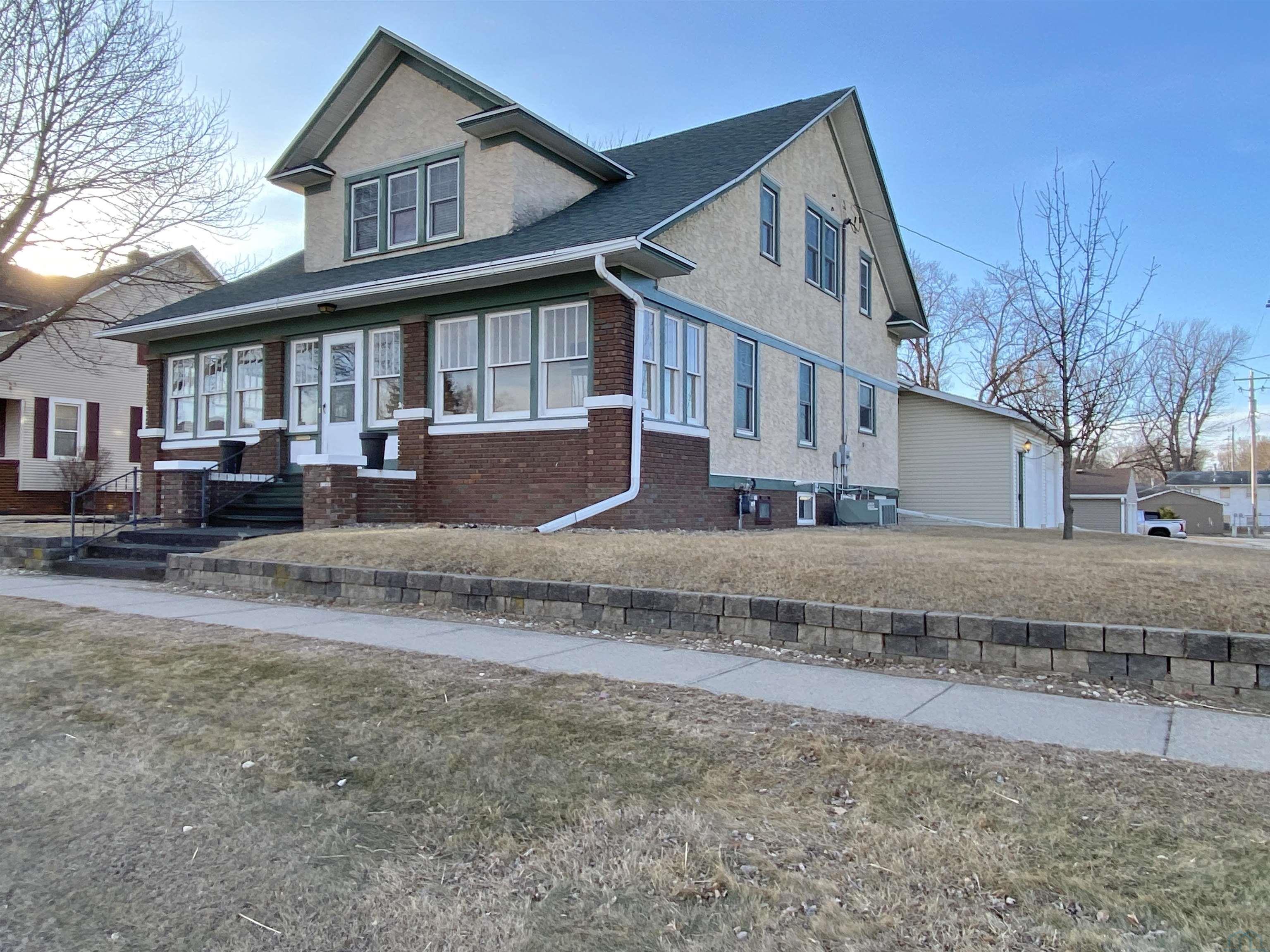 414 Plymouth St SE, LeMars, IA 51031 