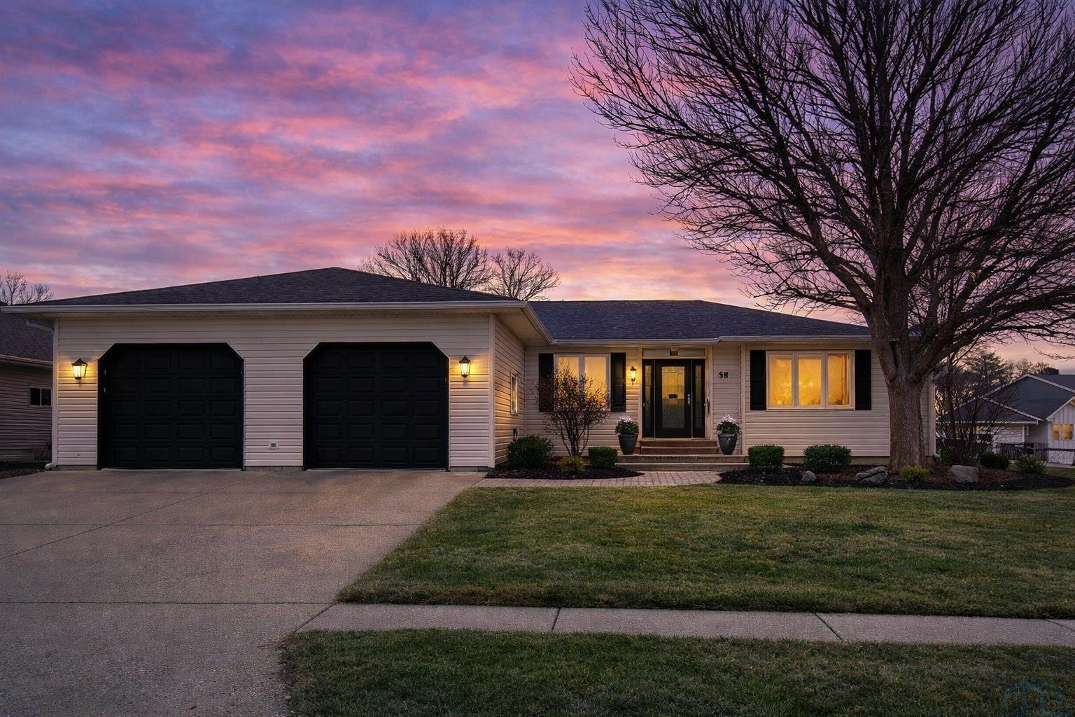 318 St Andrews Court, Vermillion, SD 57069 