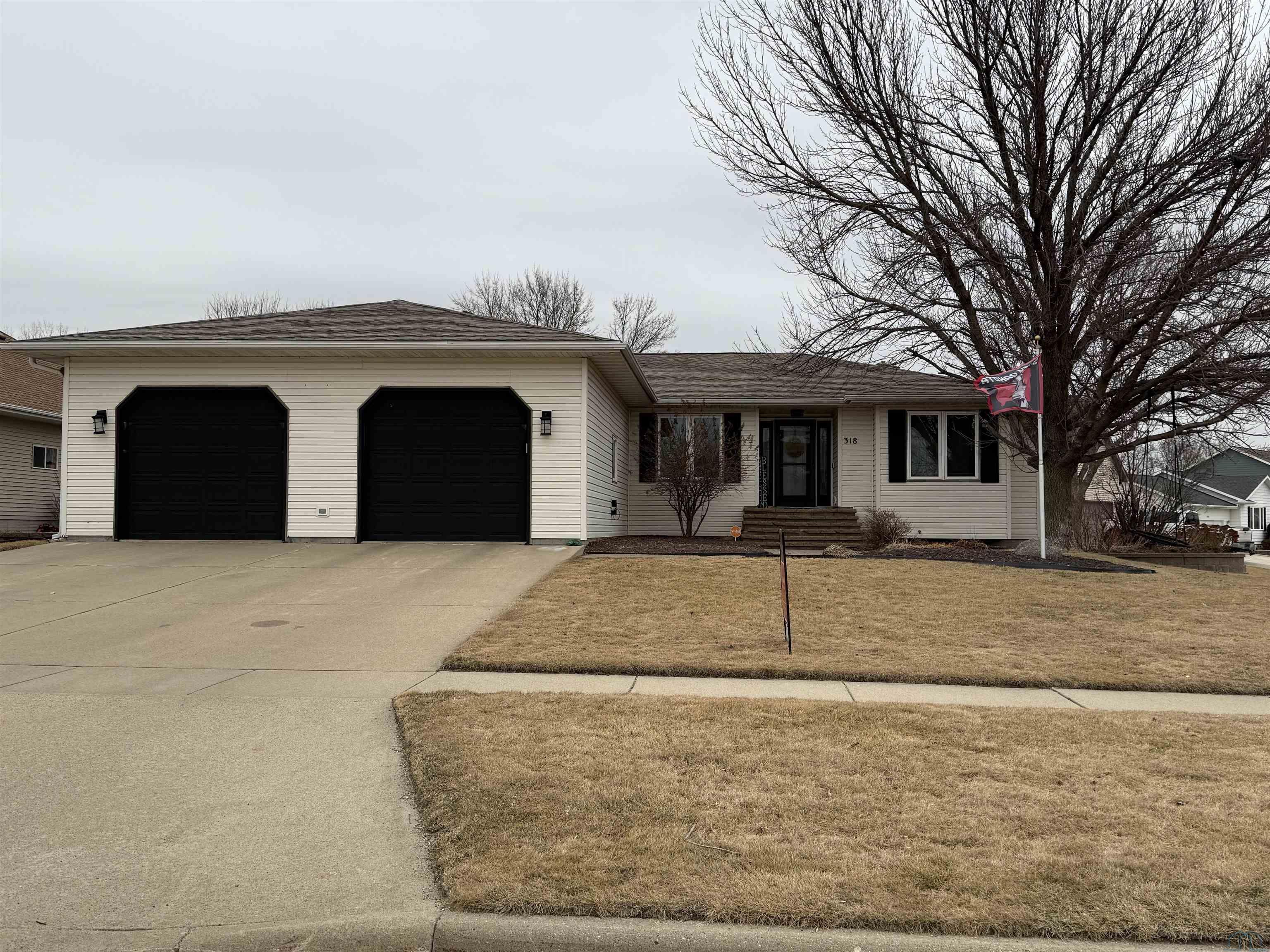 318 St Andrews Court, Vermillion, SD 57069 