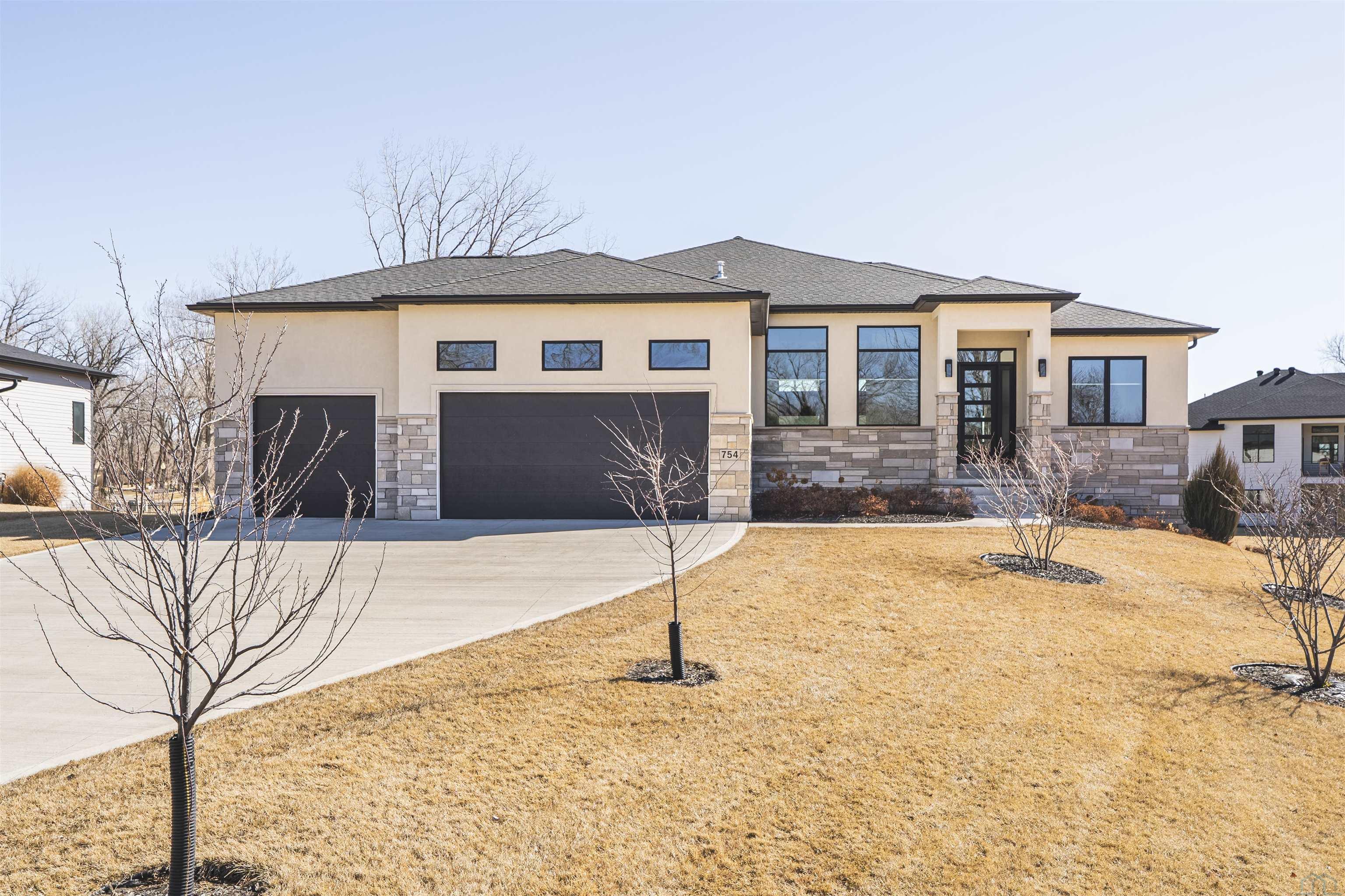 754 E Sawgrass, Dakota Dunes, SD 57049 