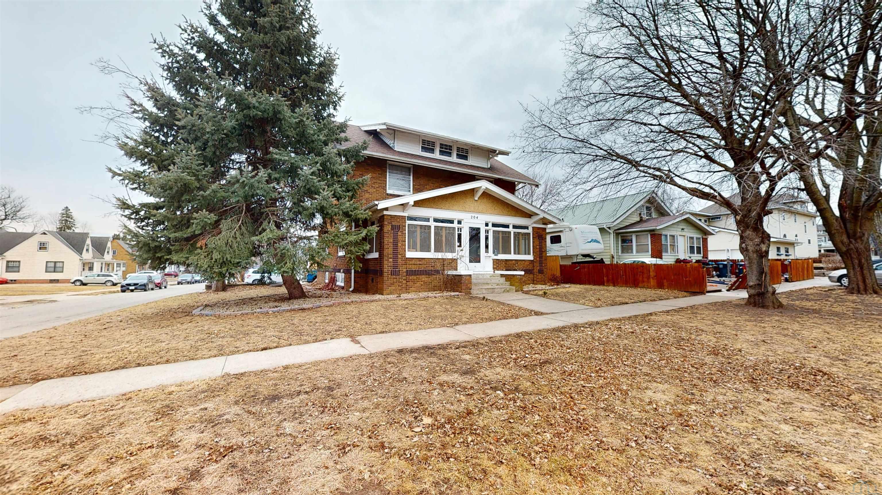 204 2nd St W, Storm Lake, IA 50588 