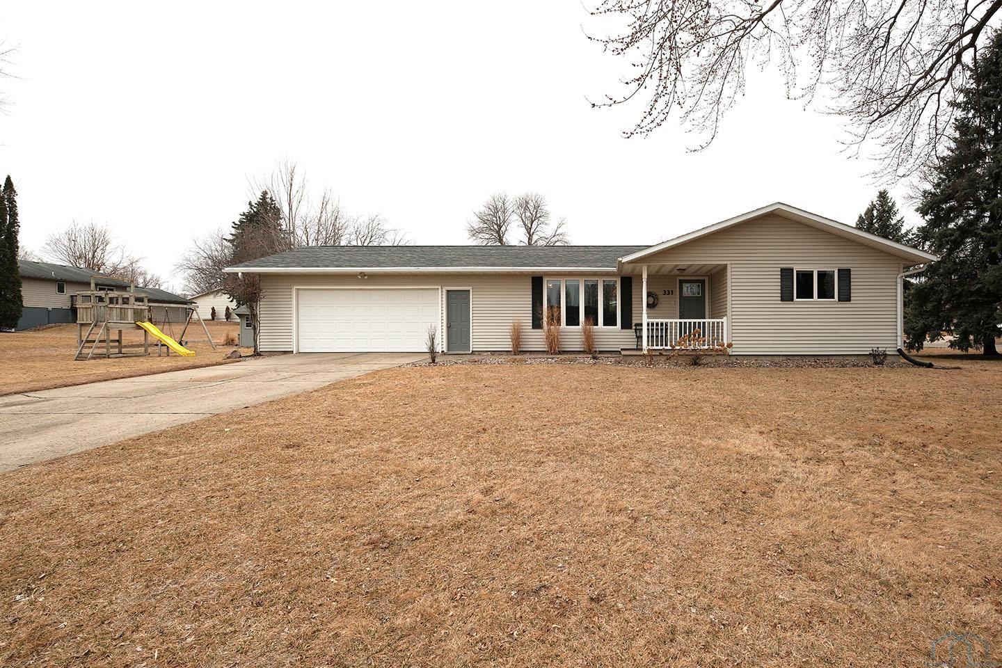 331 6th Avenue SE, Sioux Center, IA 51250 