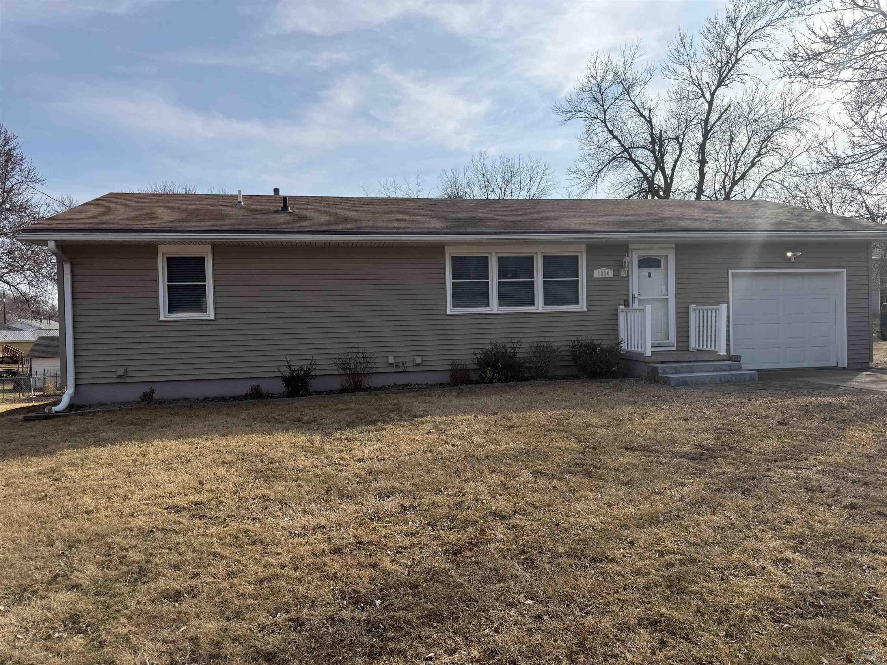 1604 35th St., Sioux City, IA 51104 