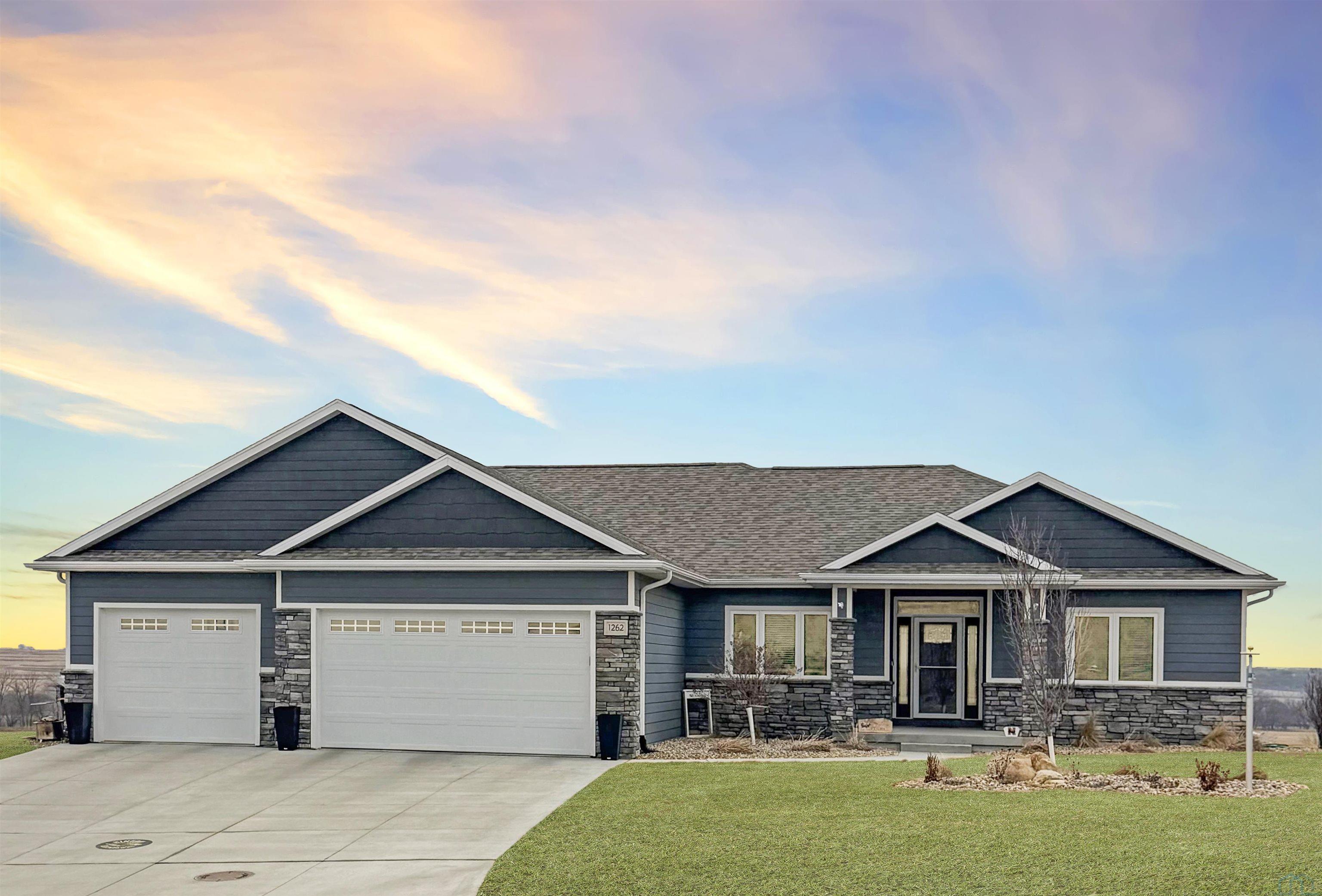 1262 Tucker Hill Dr, Hinton, IA 51024 