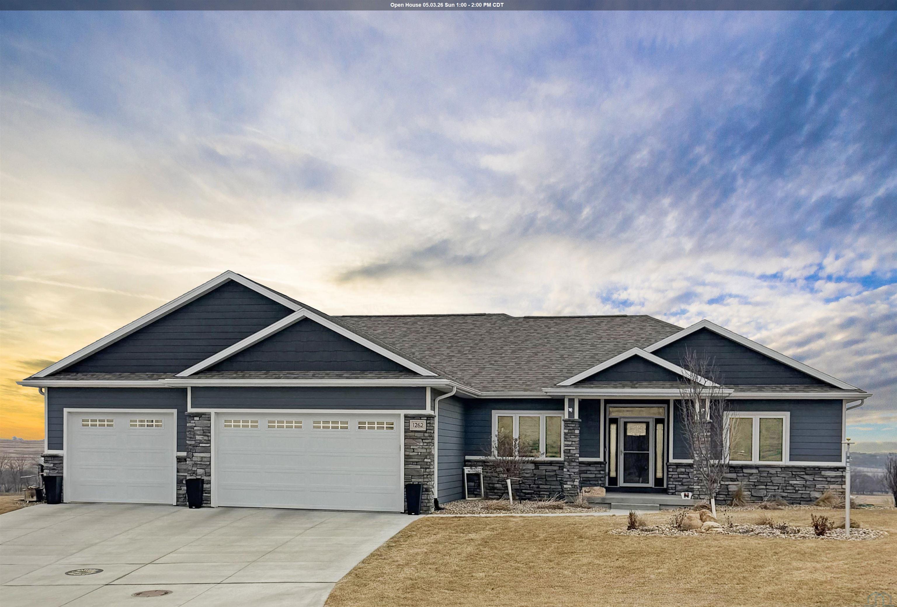 1262 Tucker Hill Dr, Hinton, IA 51024 