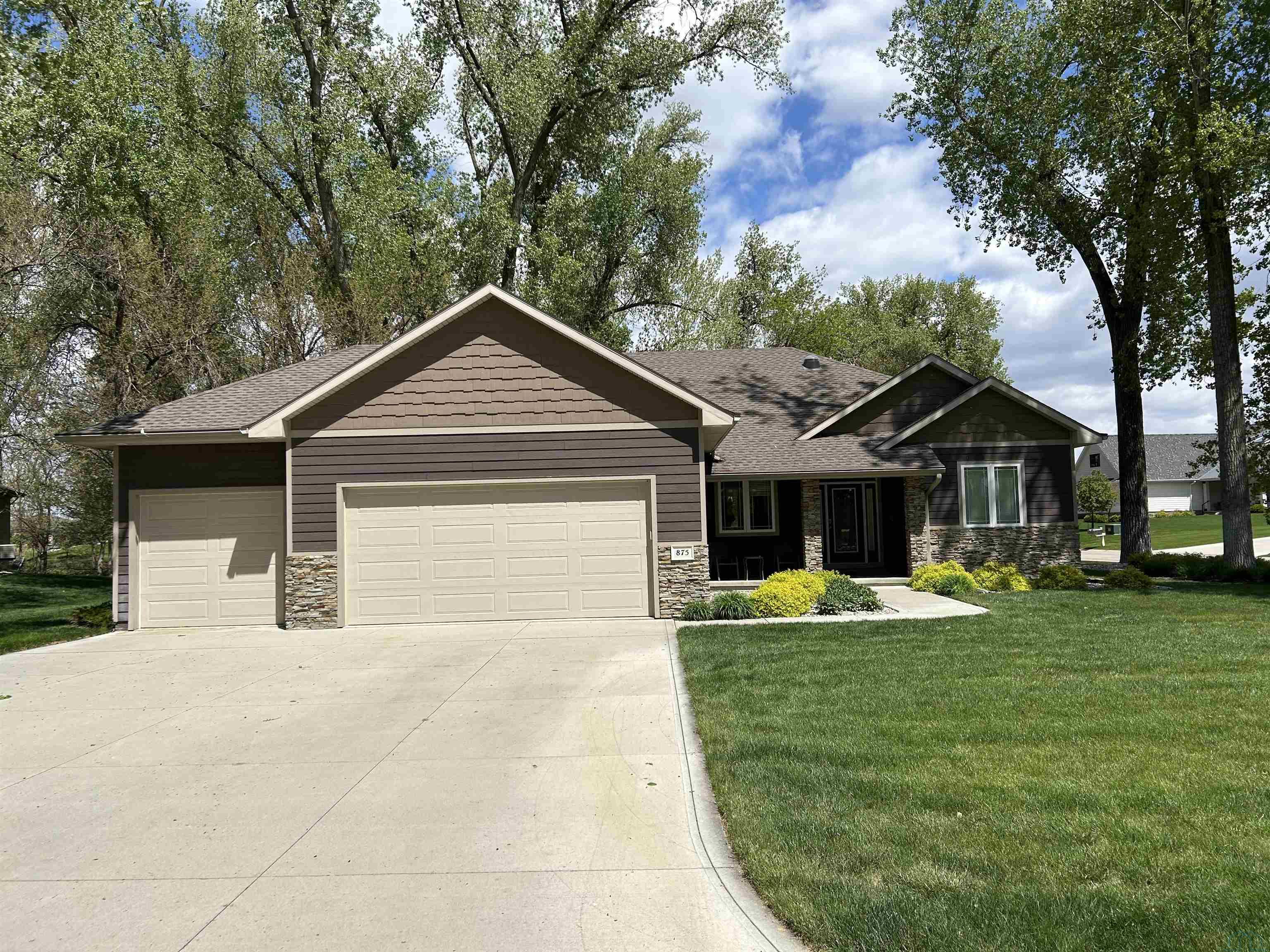 875 Sawgrass Trail E, Dakota Dunes, SD 57049 