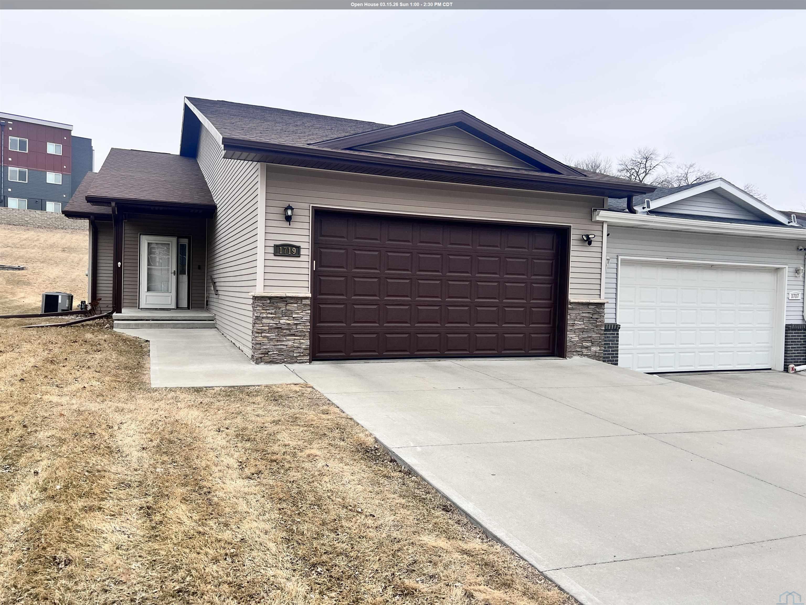 1719 S St Aubin St, Sioux City, IA 51106 