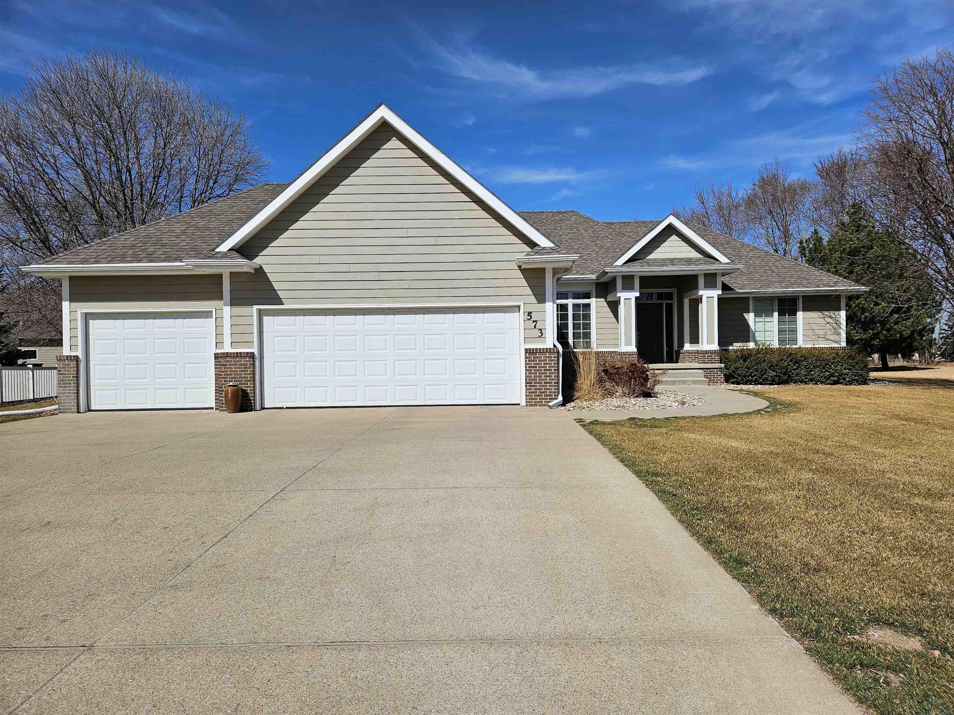 573 Oxbow Trail, Dakota Dunes, SD 57049 