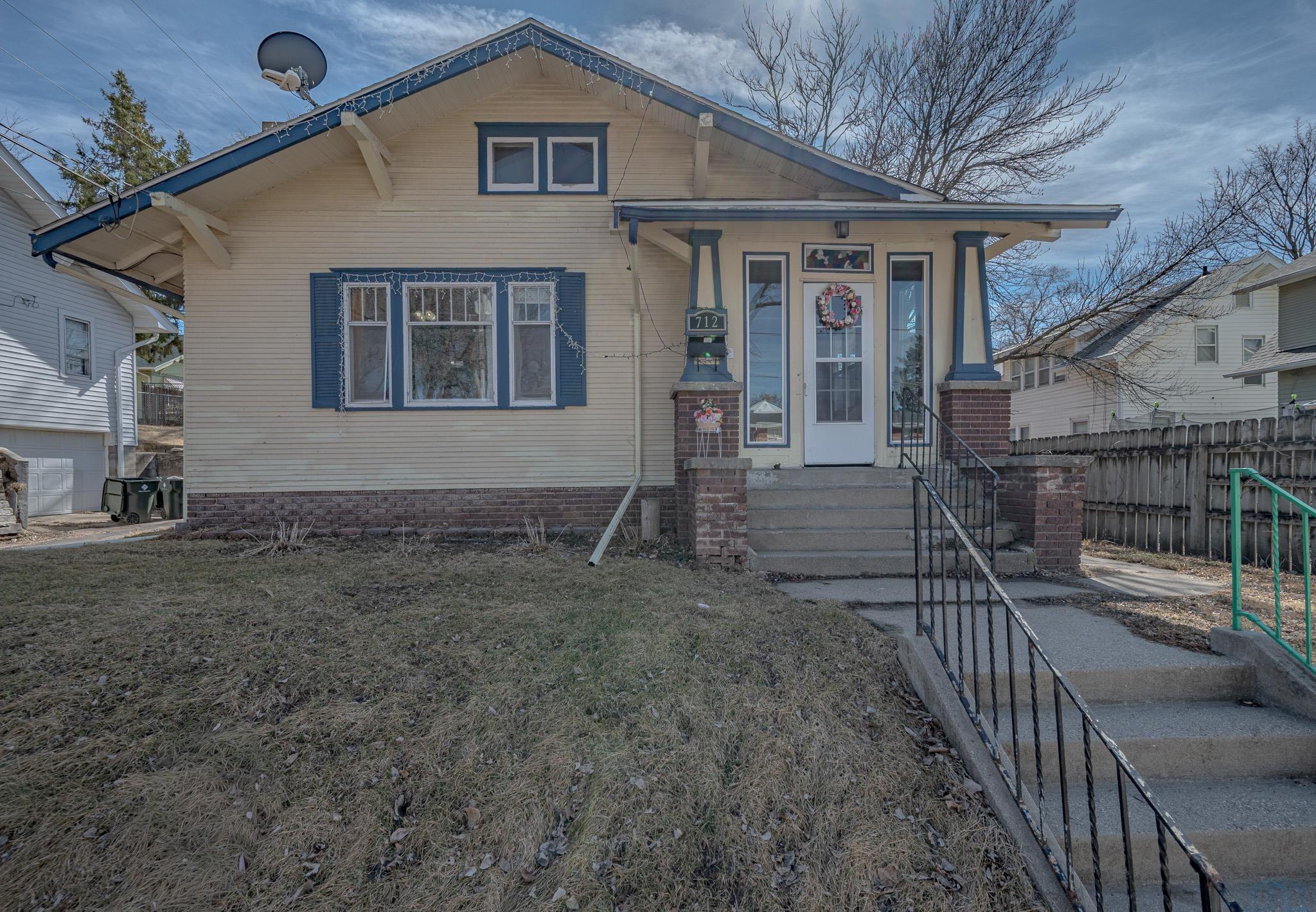 712 34TH ST, Sioux City, IA 51104 