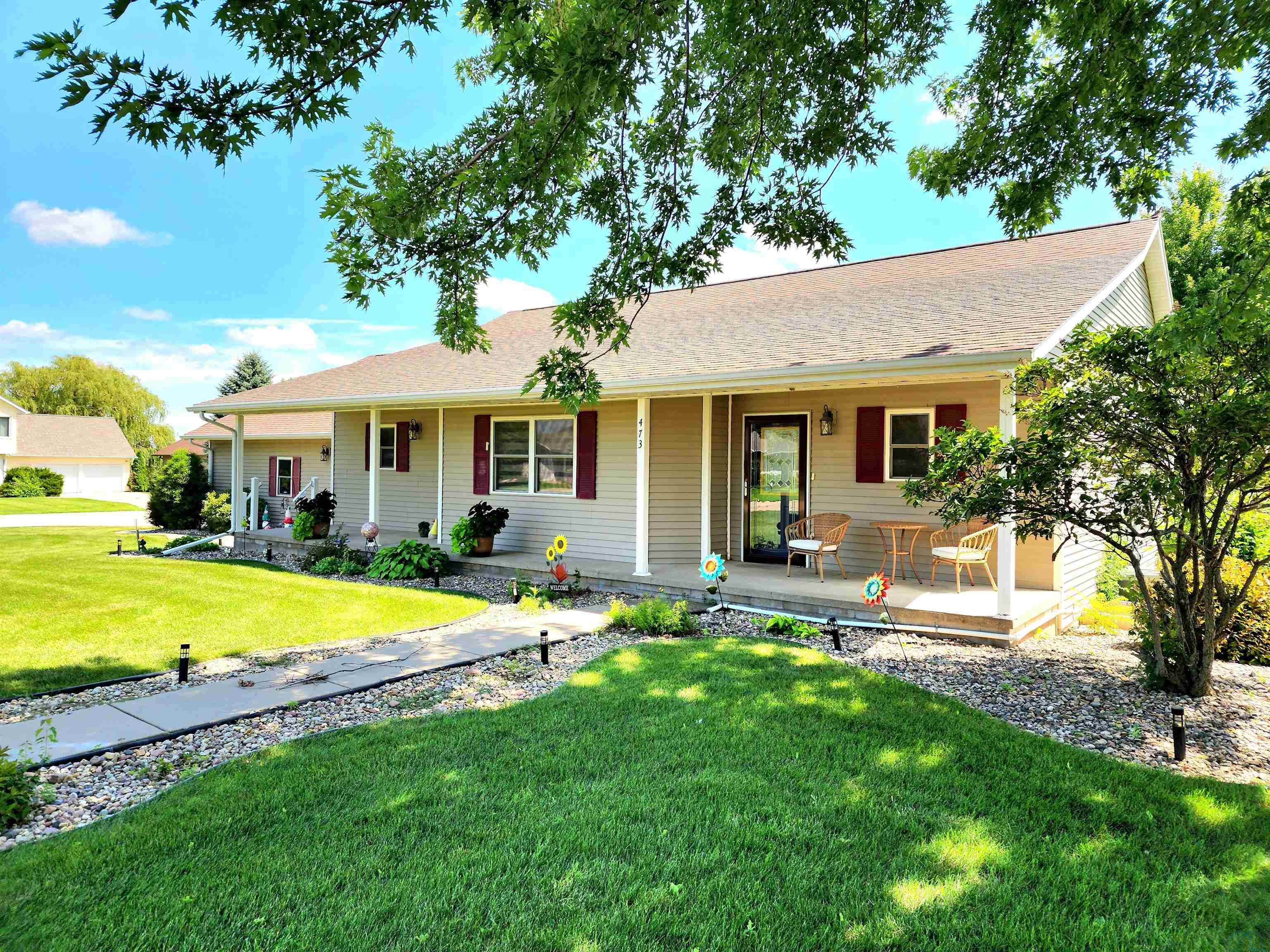 473 14th St. SE, Sioux Center, IA 51250 