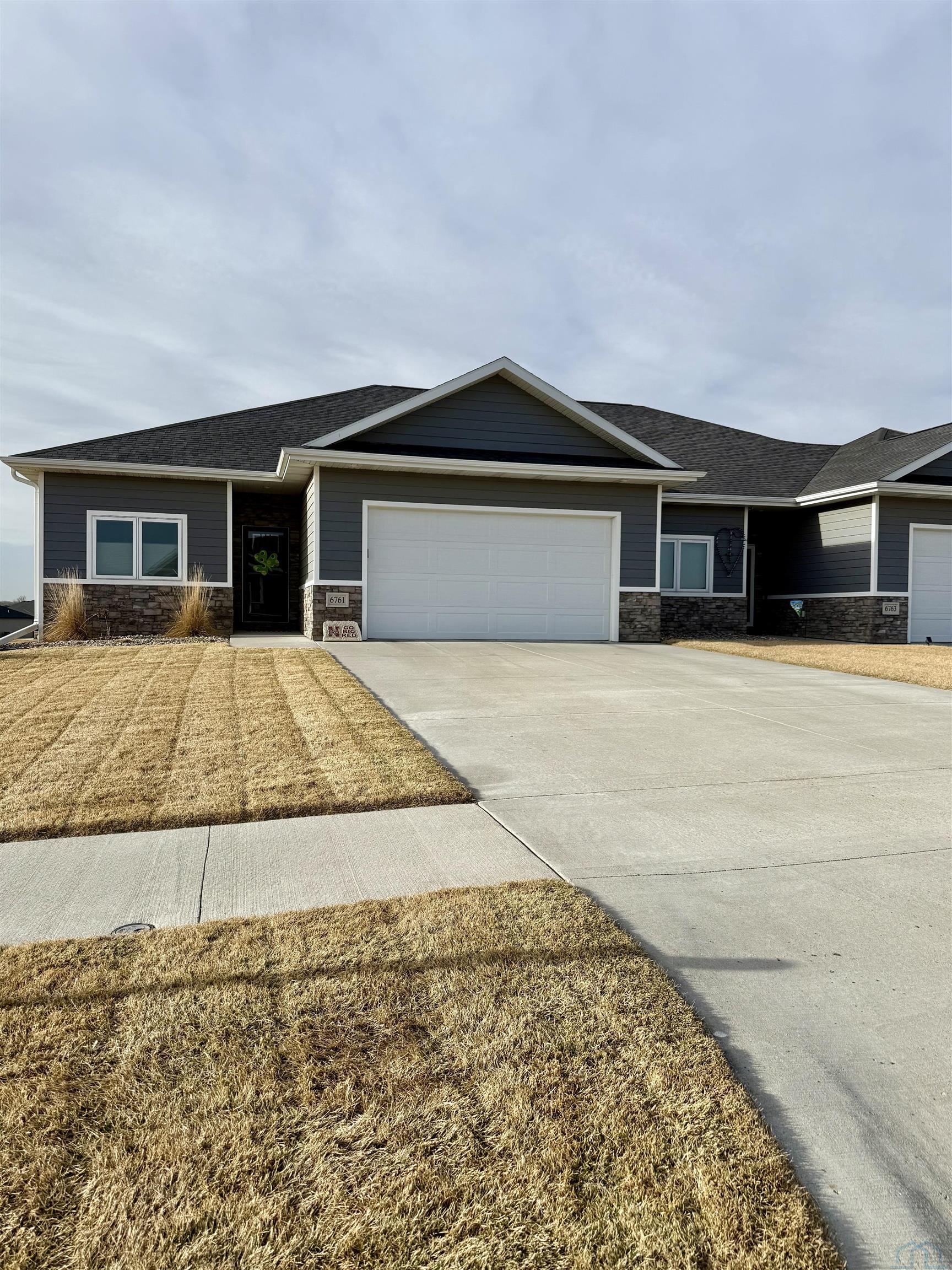 6761 Windsong Ct, Sioux City, IA 51106 