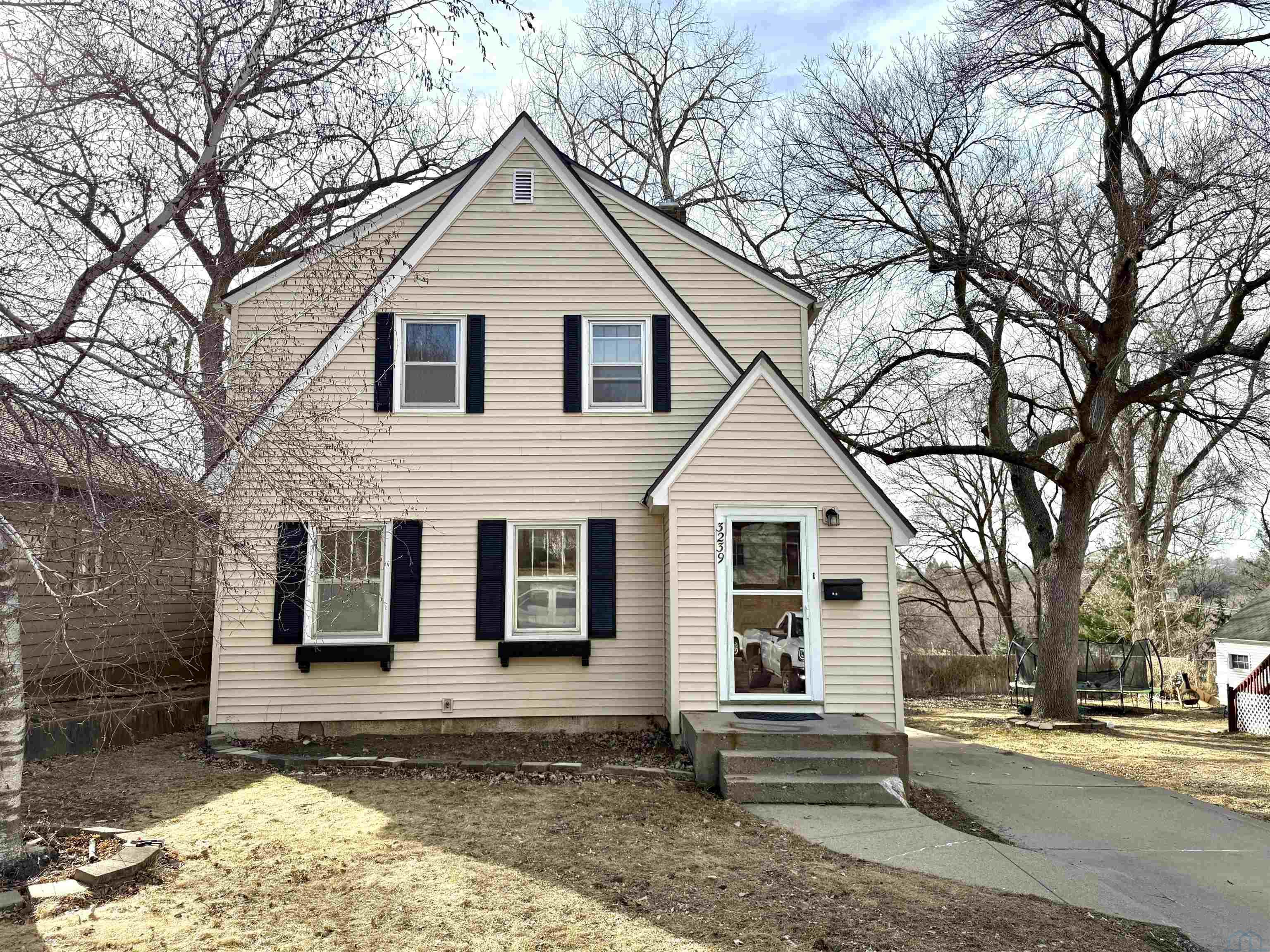 3239 Douglas St., Sioux City, IA 51104 