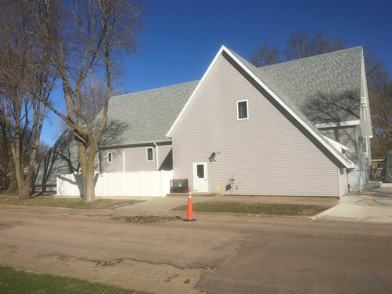 304 Douglas S, Elk Point, SD 57025 