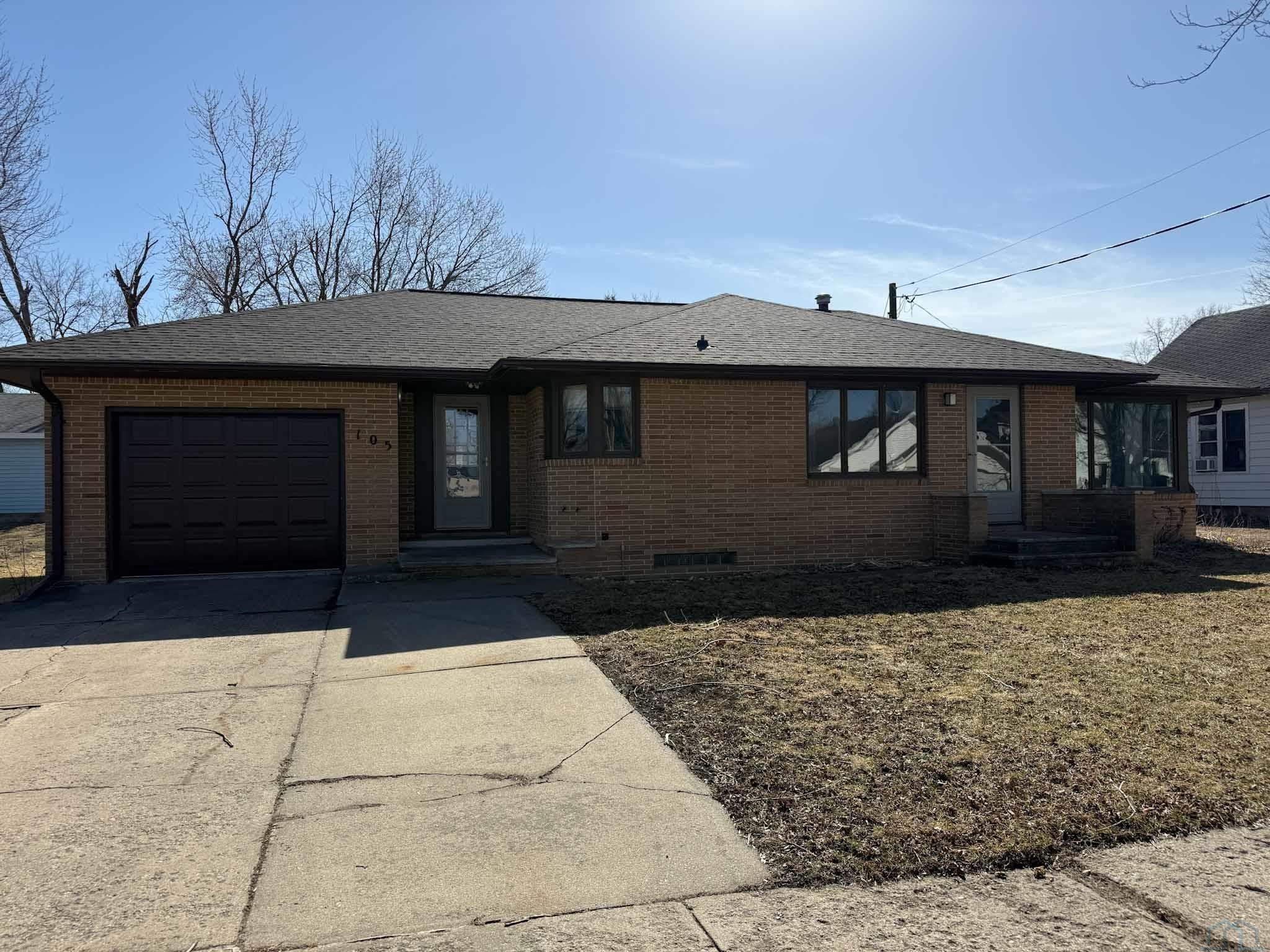 105 4th Ave S, Hospers, IA 51238 