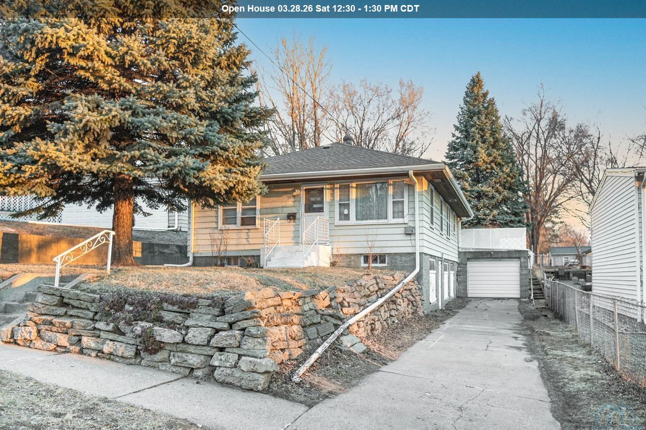 2215 6th Street W, Sioux City, IA 51103 