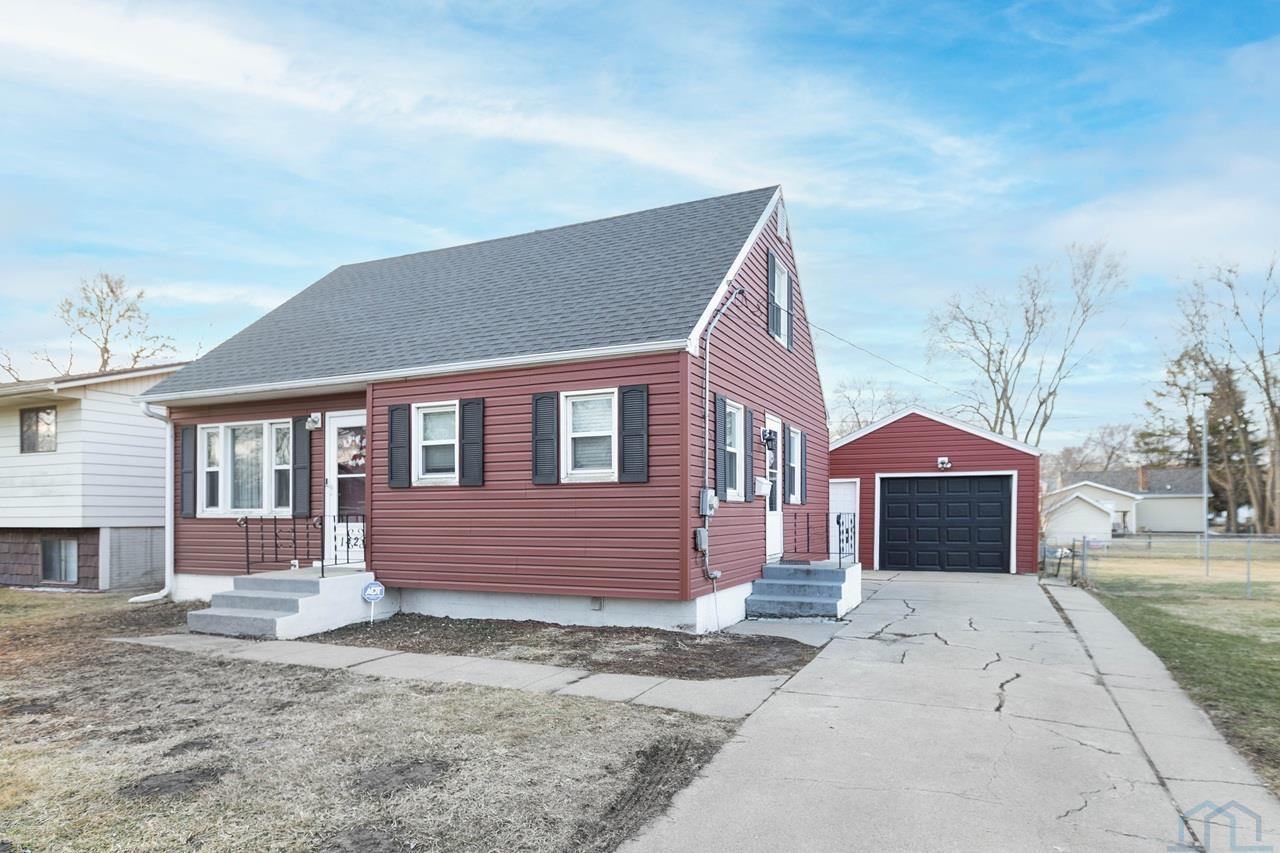 1420 Lunah Ave. W, Sioux City, IA 51103 