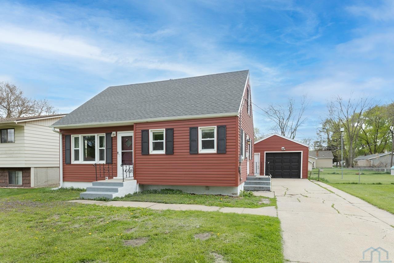 1420 Lunah Ave. W, Sioux City, IA 51103 