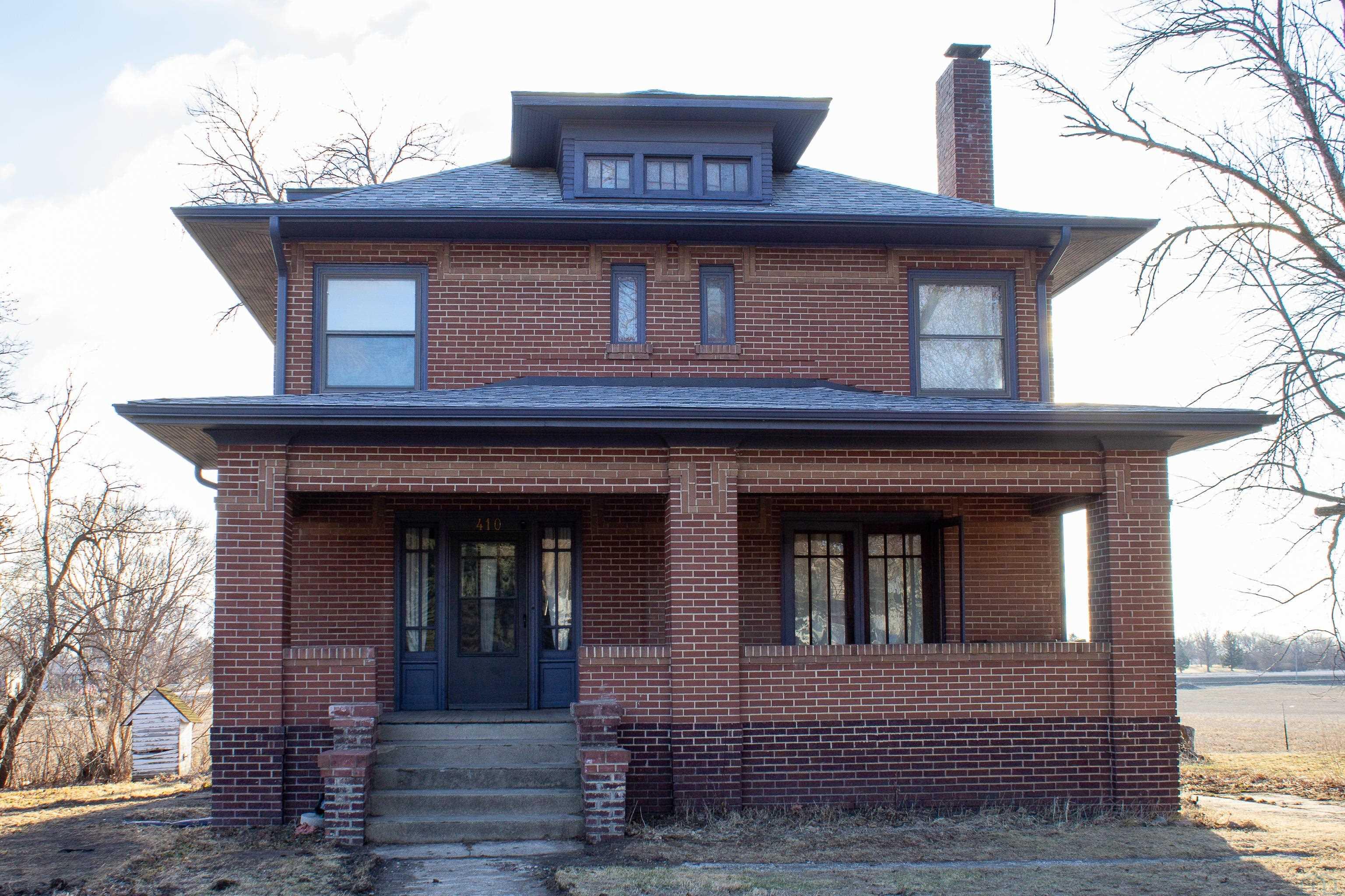 410 2ND ST S, Mallard, IA 50562 