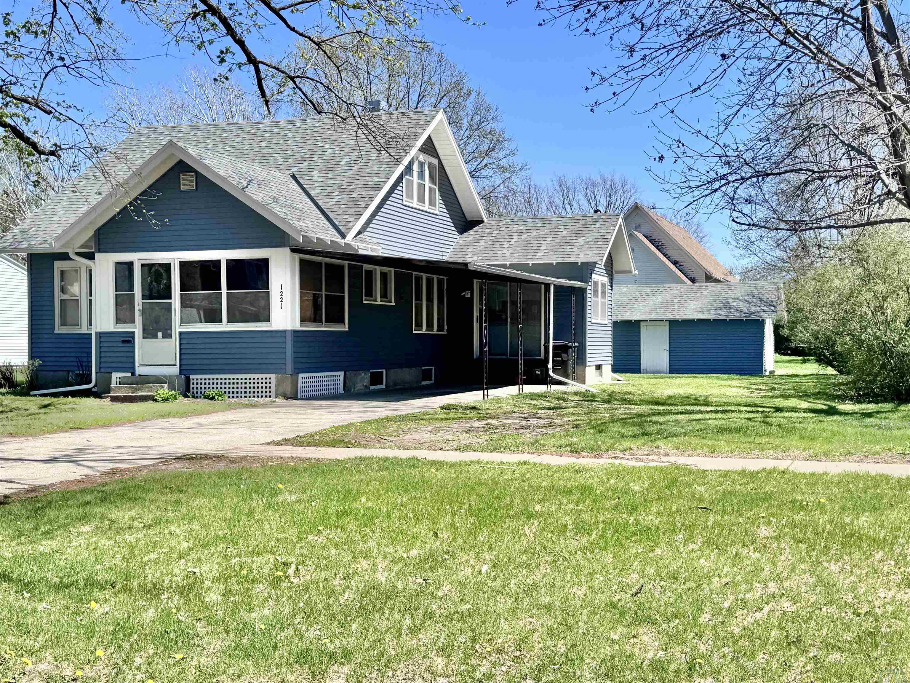 1221 12th St, Onawa, IA 51040 