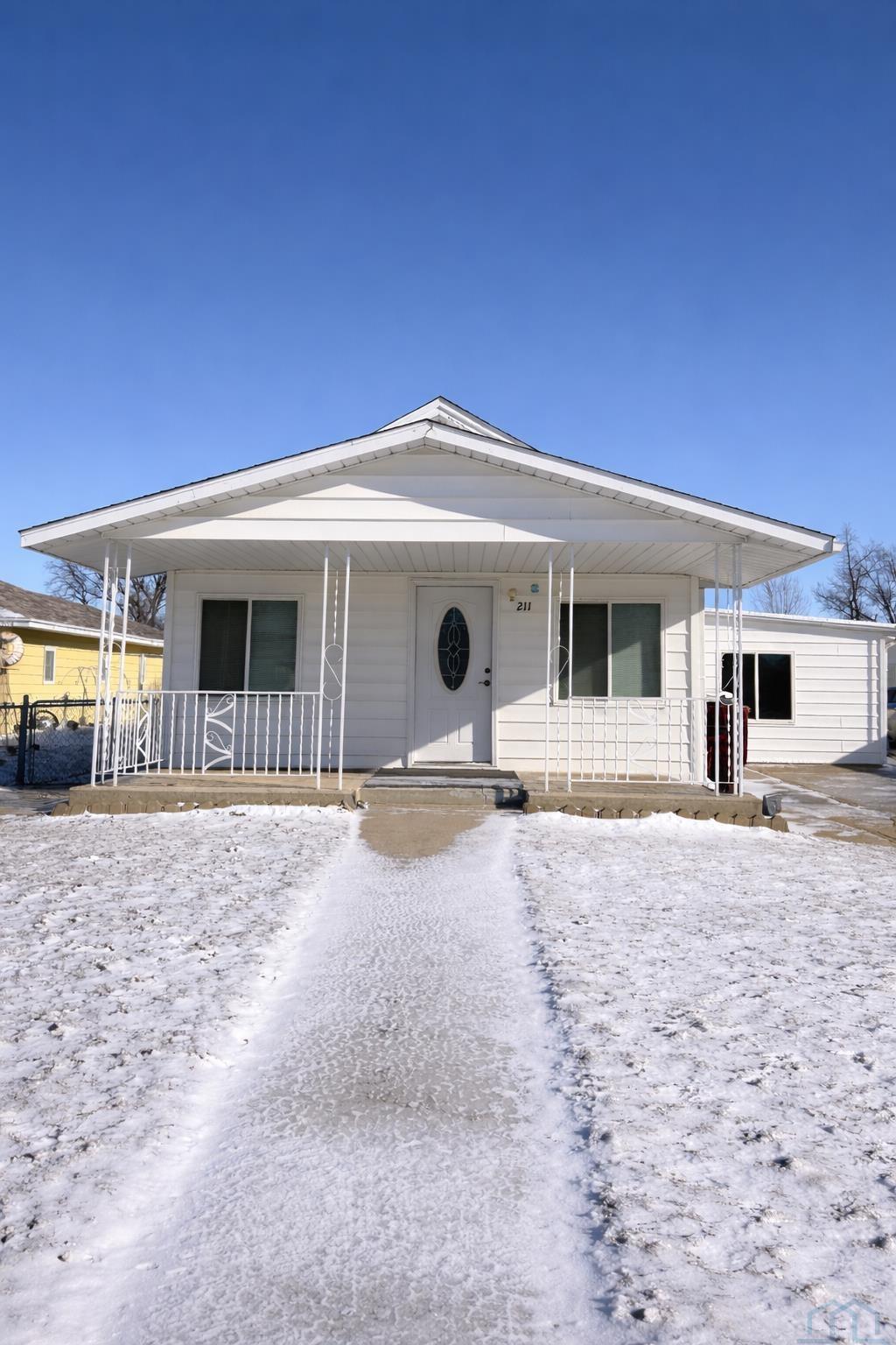 211 E 33rd St., South Sioux City, NE 68776 