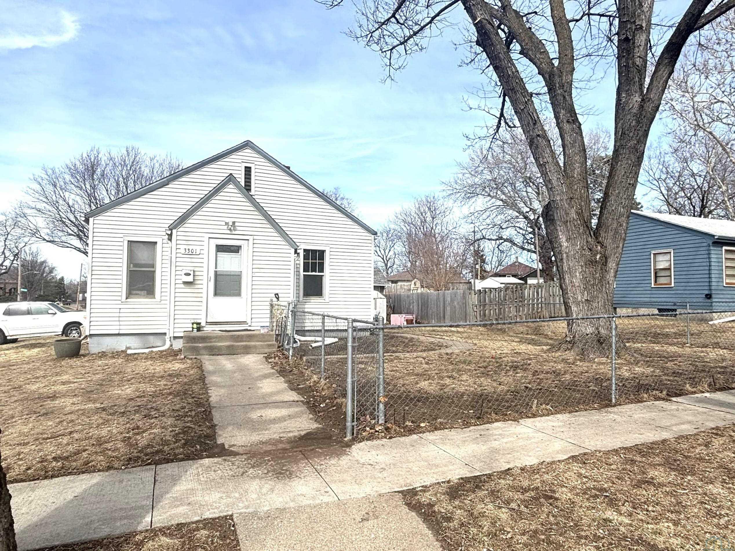 3301 Garretson Ave, Sioux City, IA 51106 