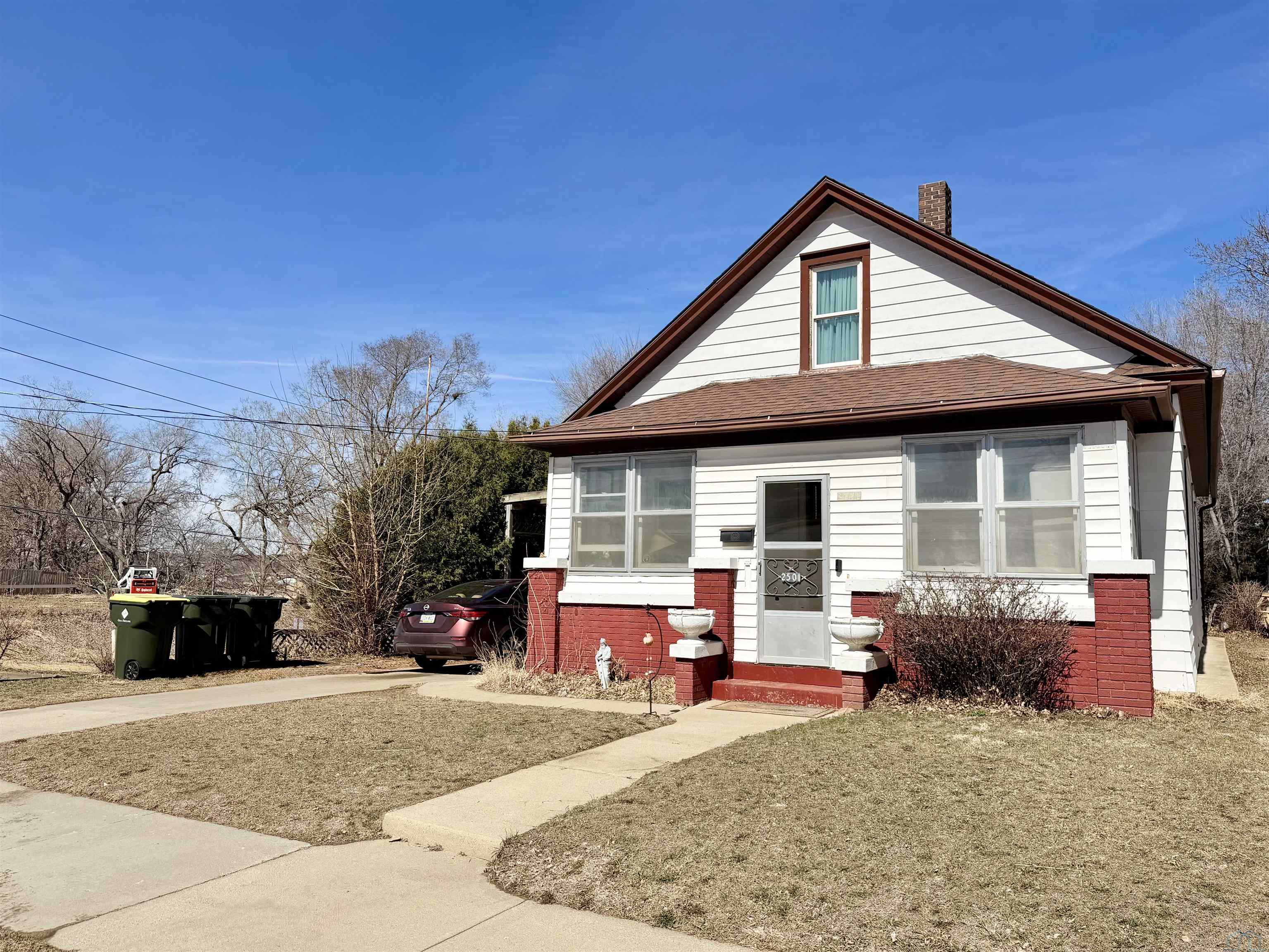2501 Leech Ave, Sioux City, IA 51106 