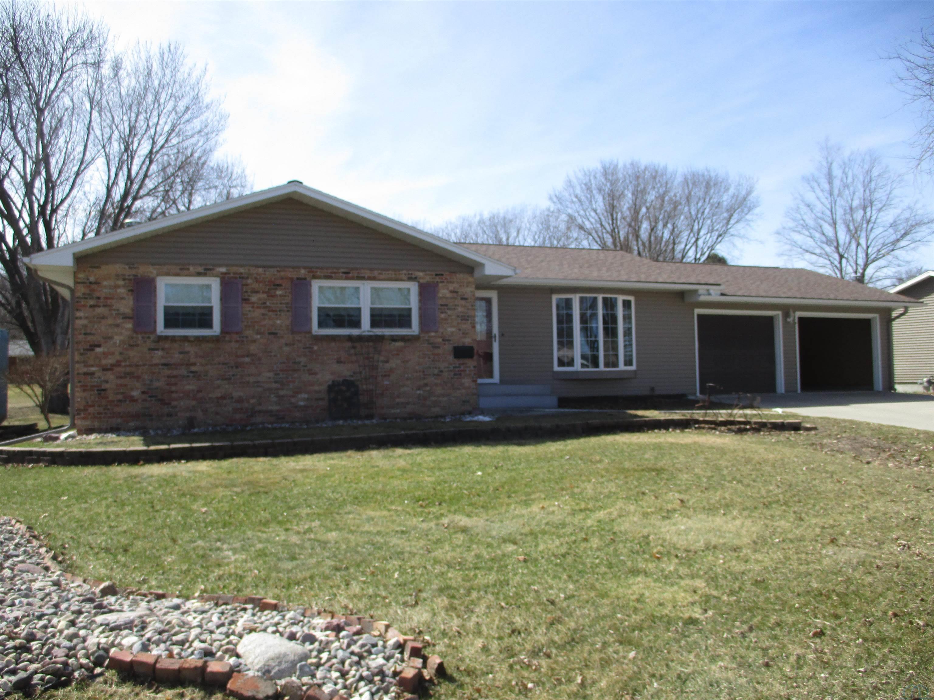 315 Oak, Laurens, IA 50554- 