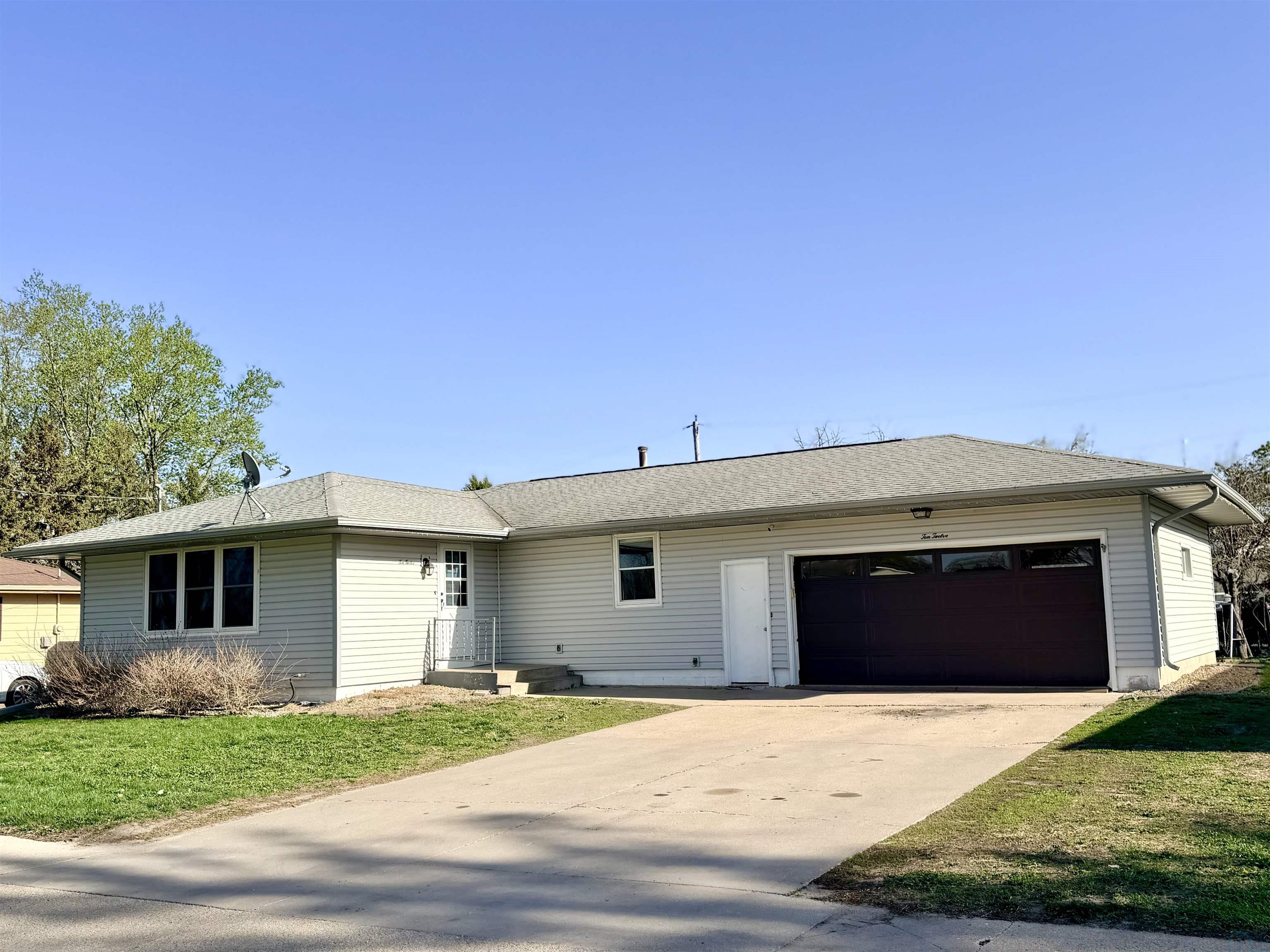 1012 4TH ST E, Storm Lake, IA 50588 