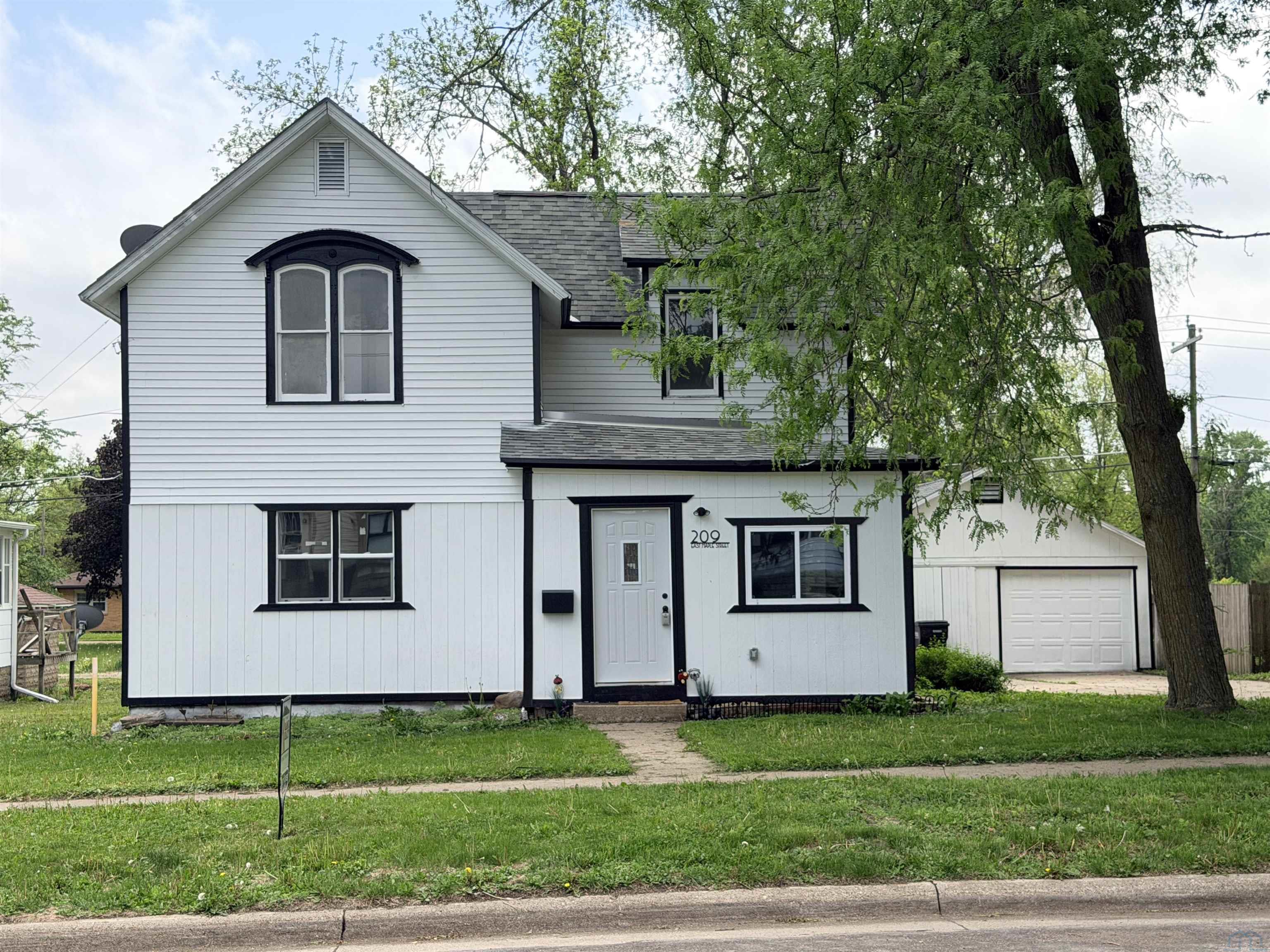 209 MAPLE ST E, Cherokee, IA 51012 