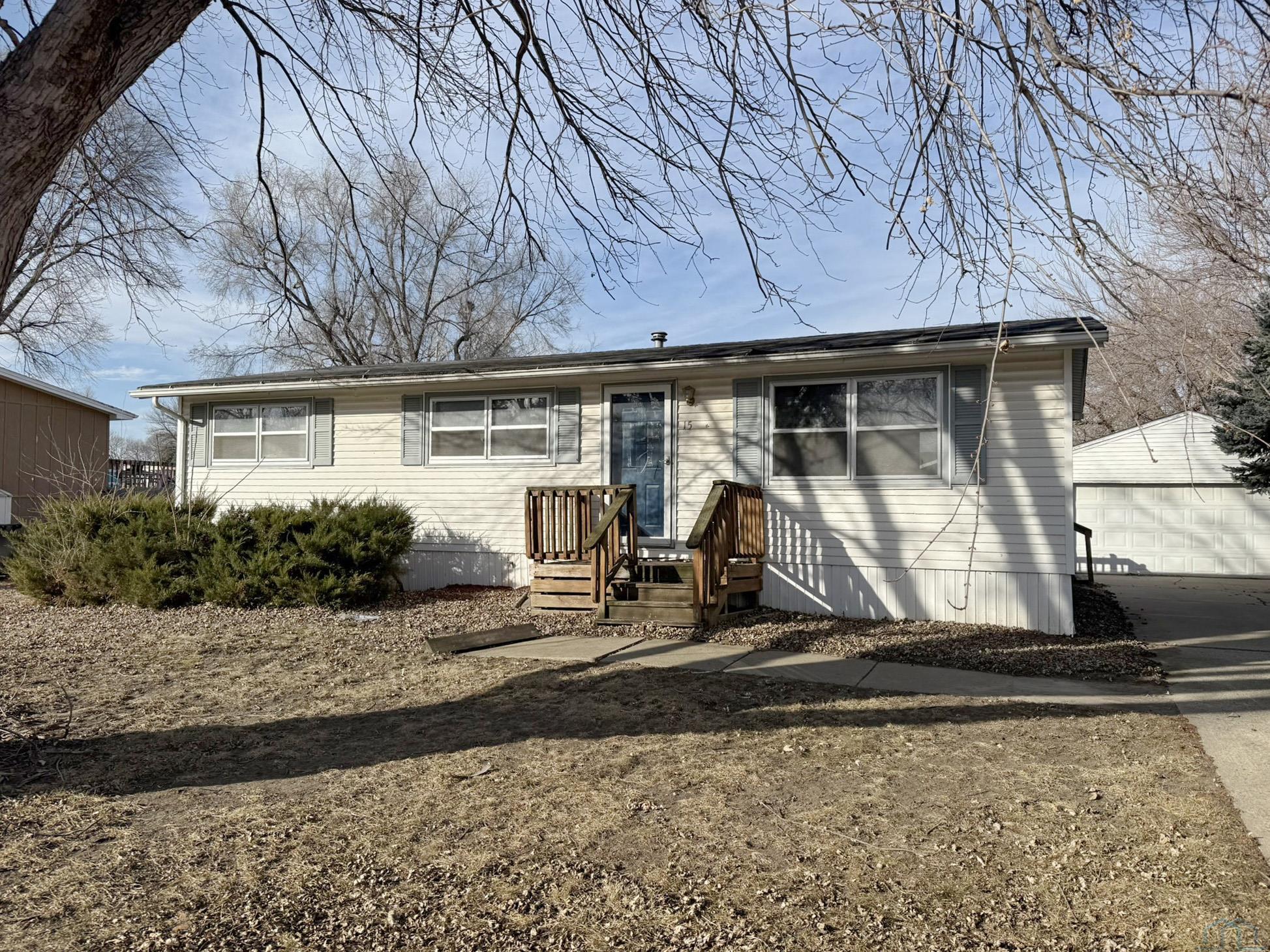 15 Alcoma Drive, No. Sioux City, SD 57049 
