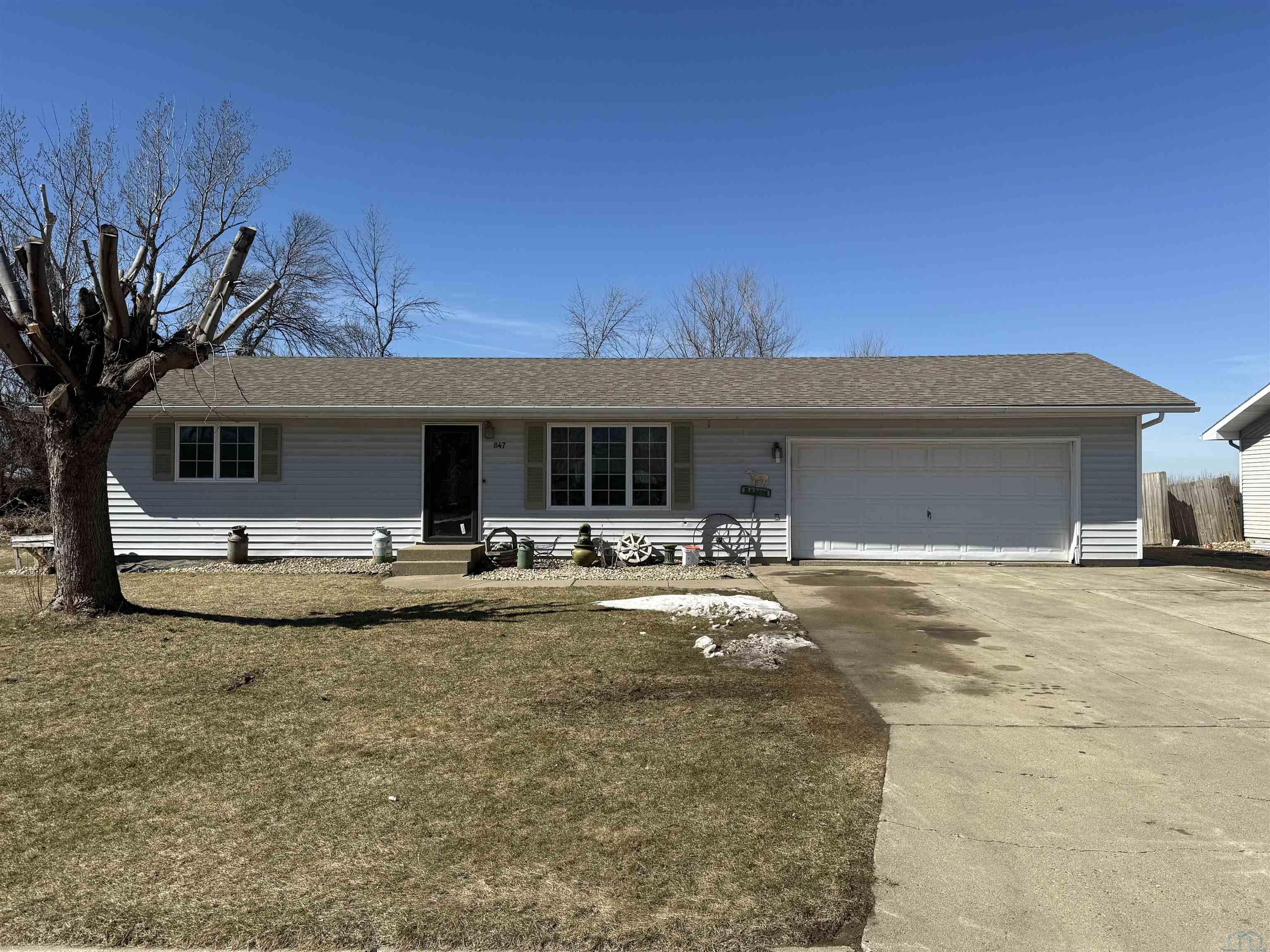 847 8th Ave NW						  						 , Sioux Center						 , IA						  51250						  