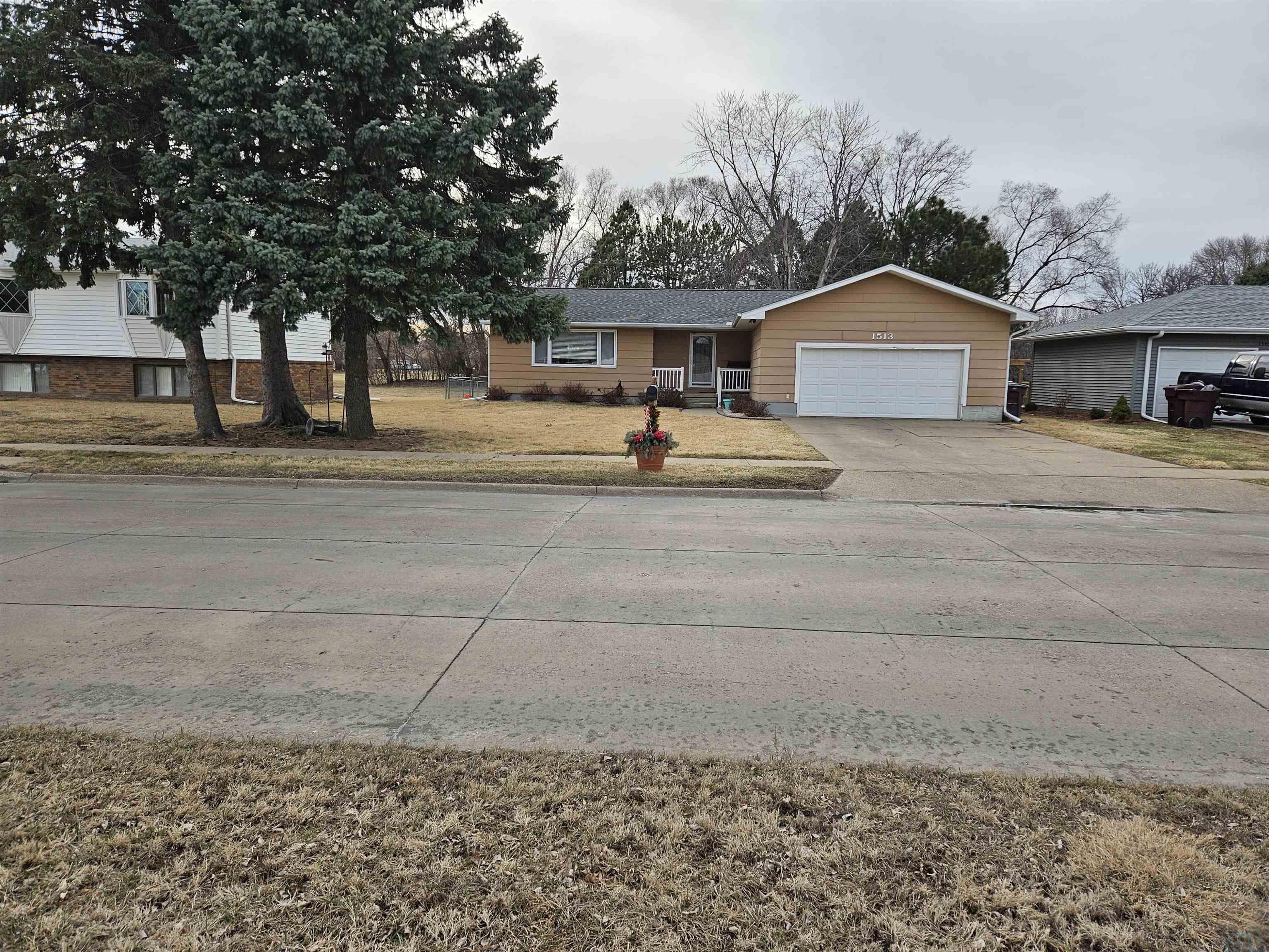 1513 G St., South Sioux City, NE 68776 