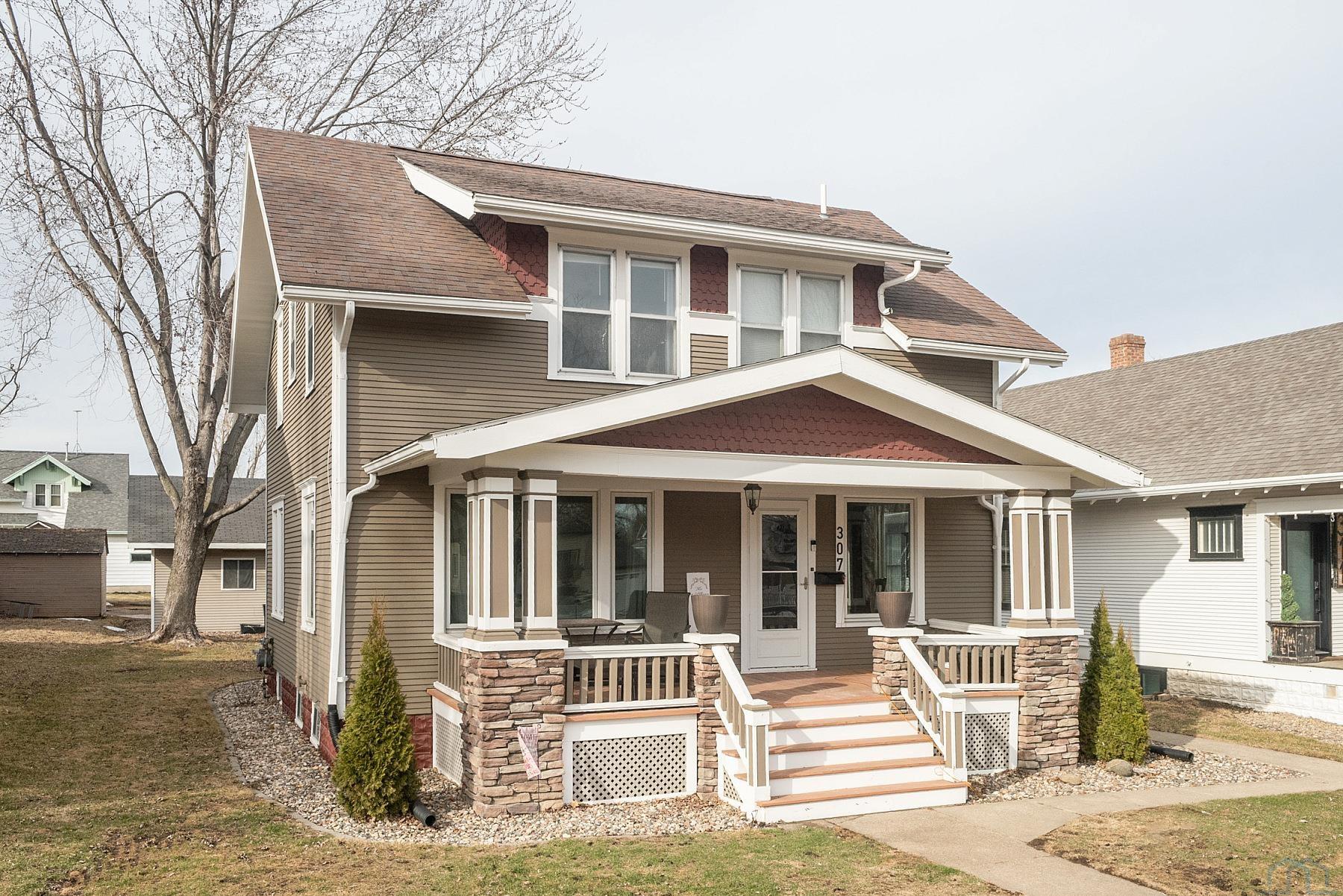 307 3RD ST NE, Orange City, IA 51041 