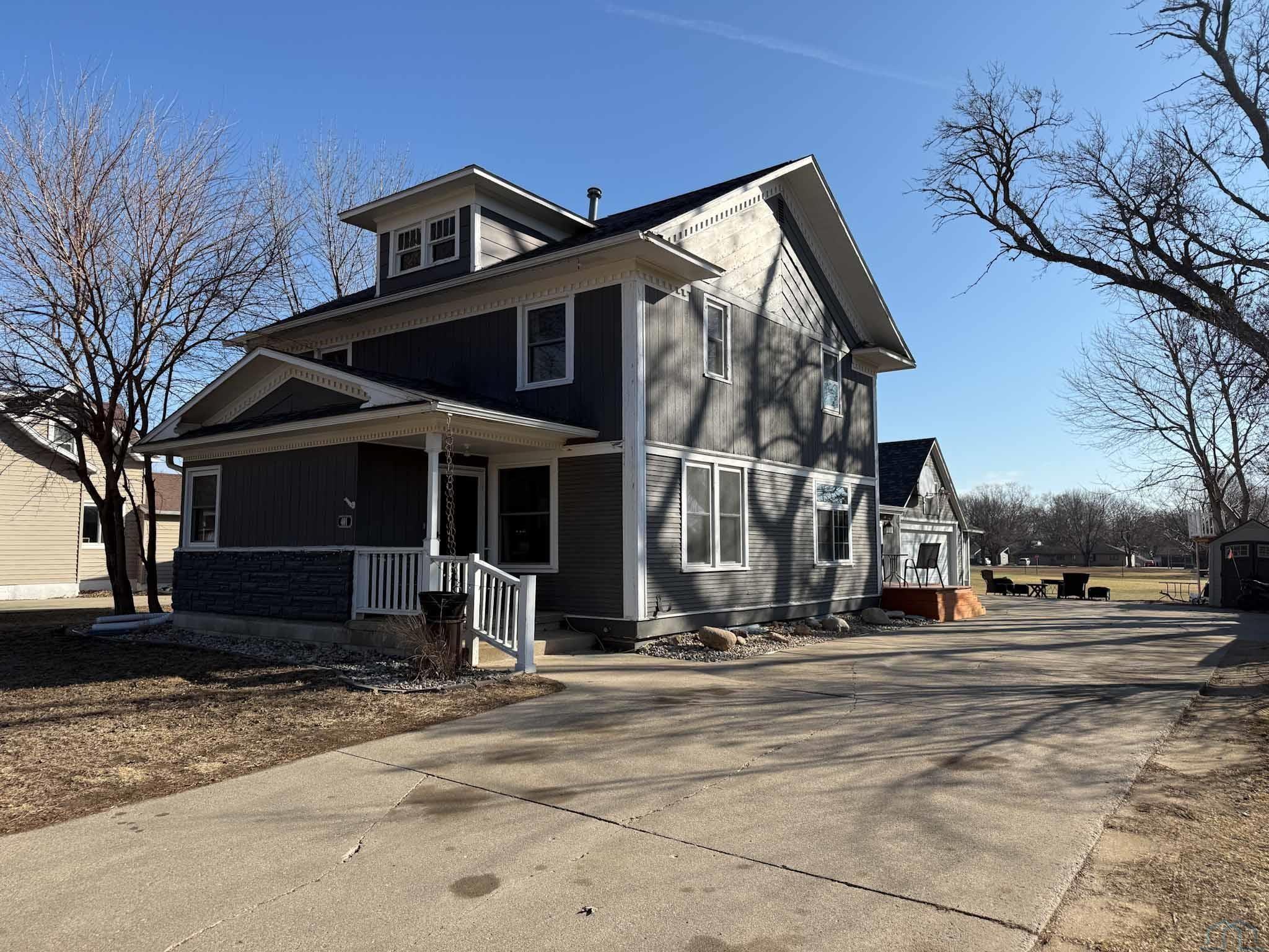 401 Iowa Ave SW						  						 , Orange City						 , IA						  51041						  