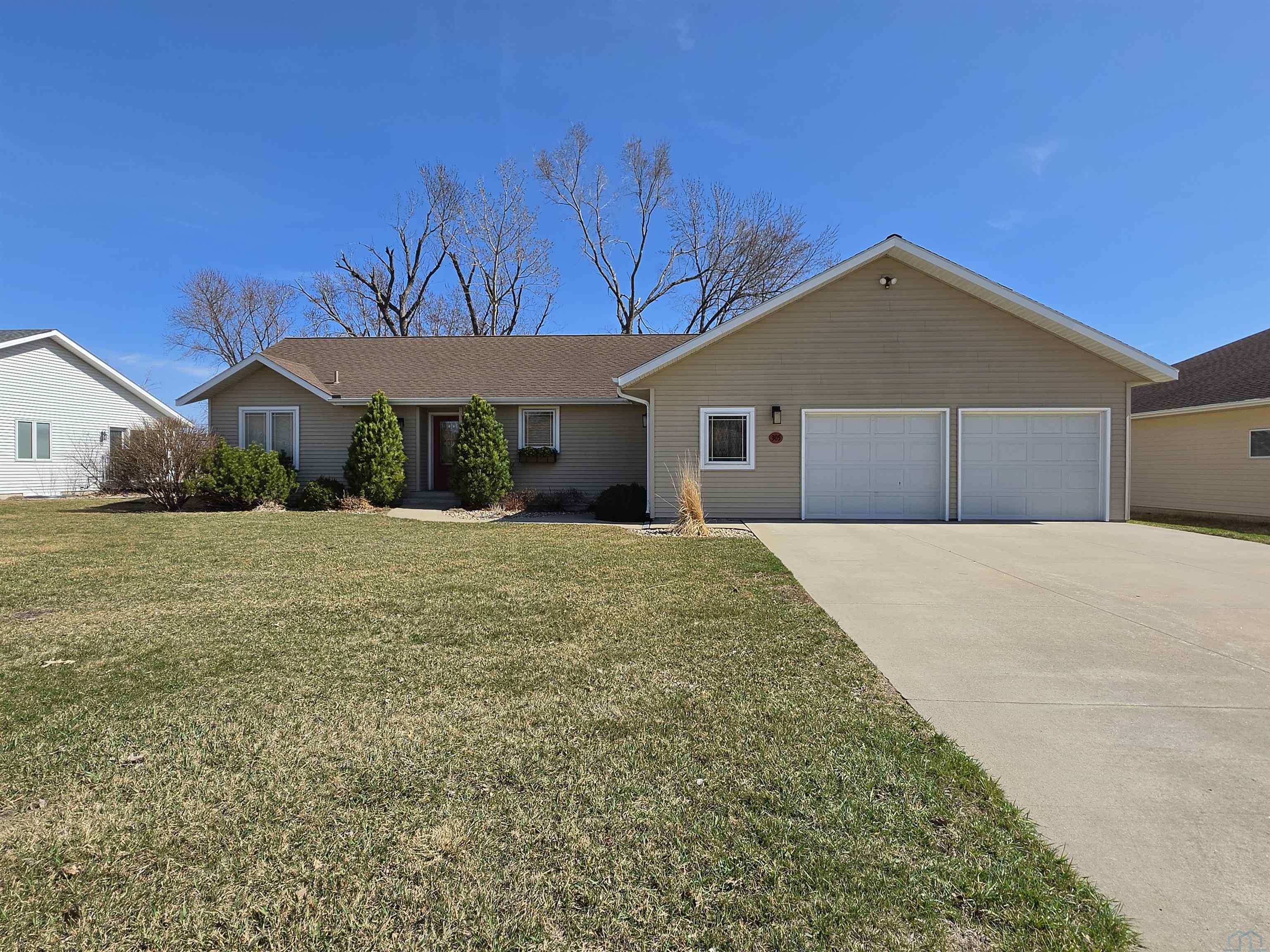 305 Juneau Ave SE						  						 , Orange City						 , IA						  51041						  