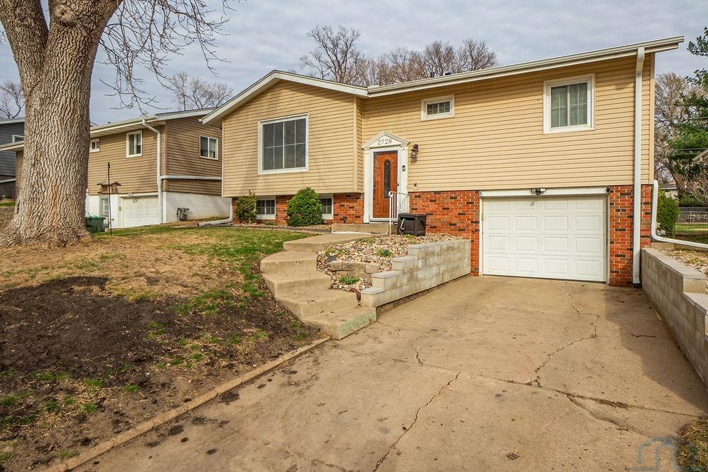 2728 So. Paxton, Sioux City, IA 51106 