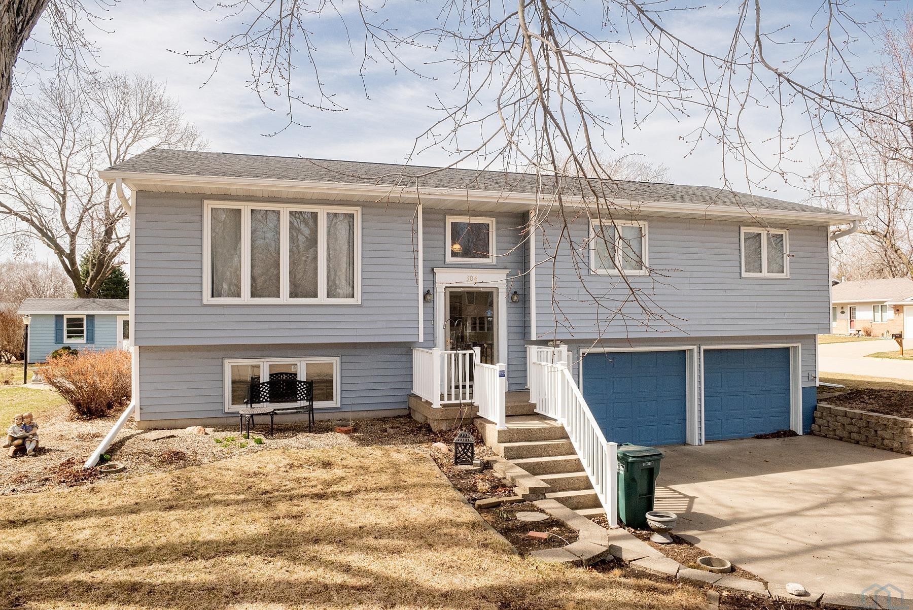 304 FRANKFORT AVE SE						  						 , Orange City						 , IA						  51041						  