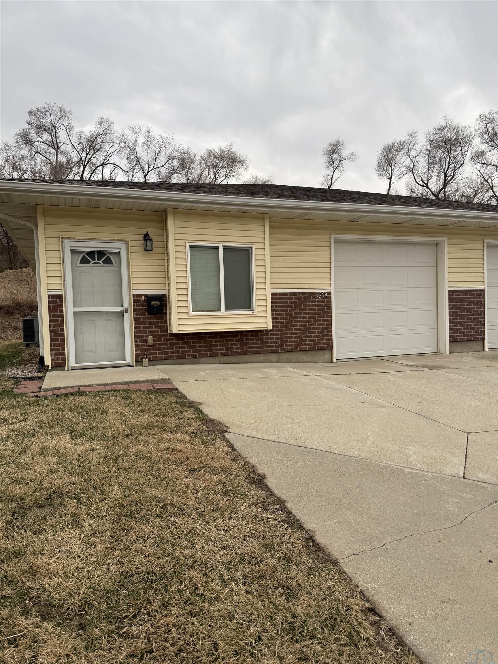 3204 Park View Blvd, Sioux City, IA 51105 