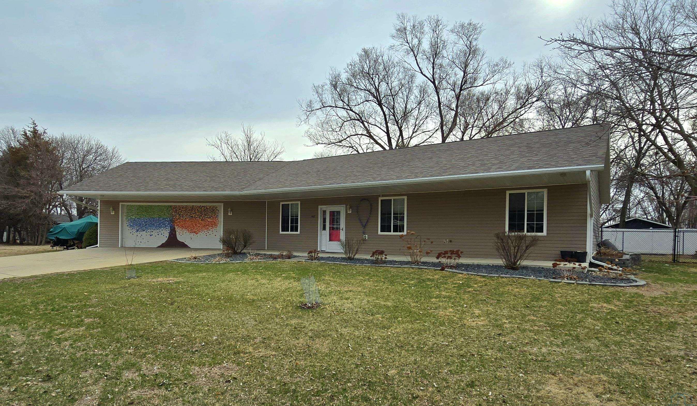 402 PEARL ST S, Elk Point, SD 57025 
