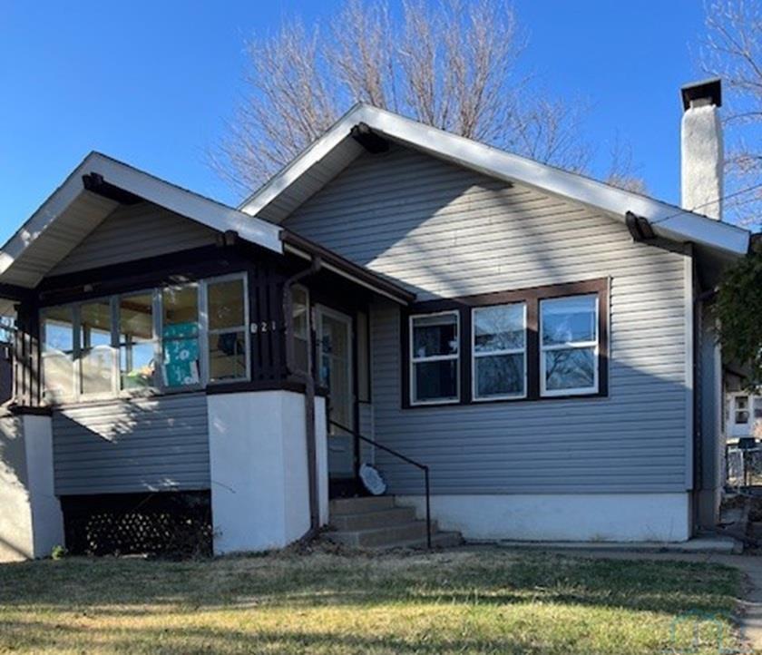 921 34th St, Sioux City, IA 51104 