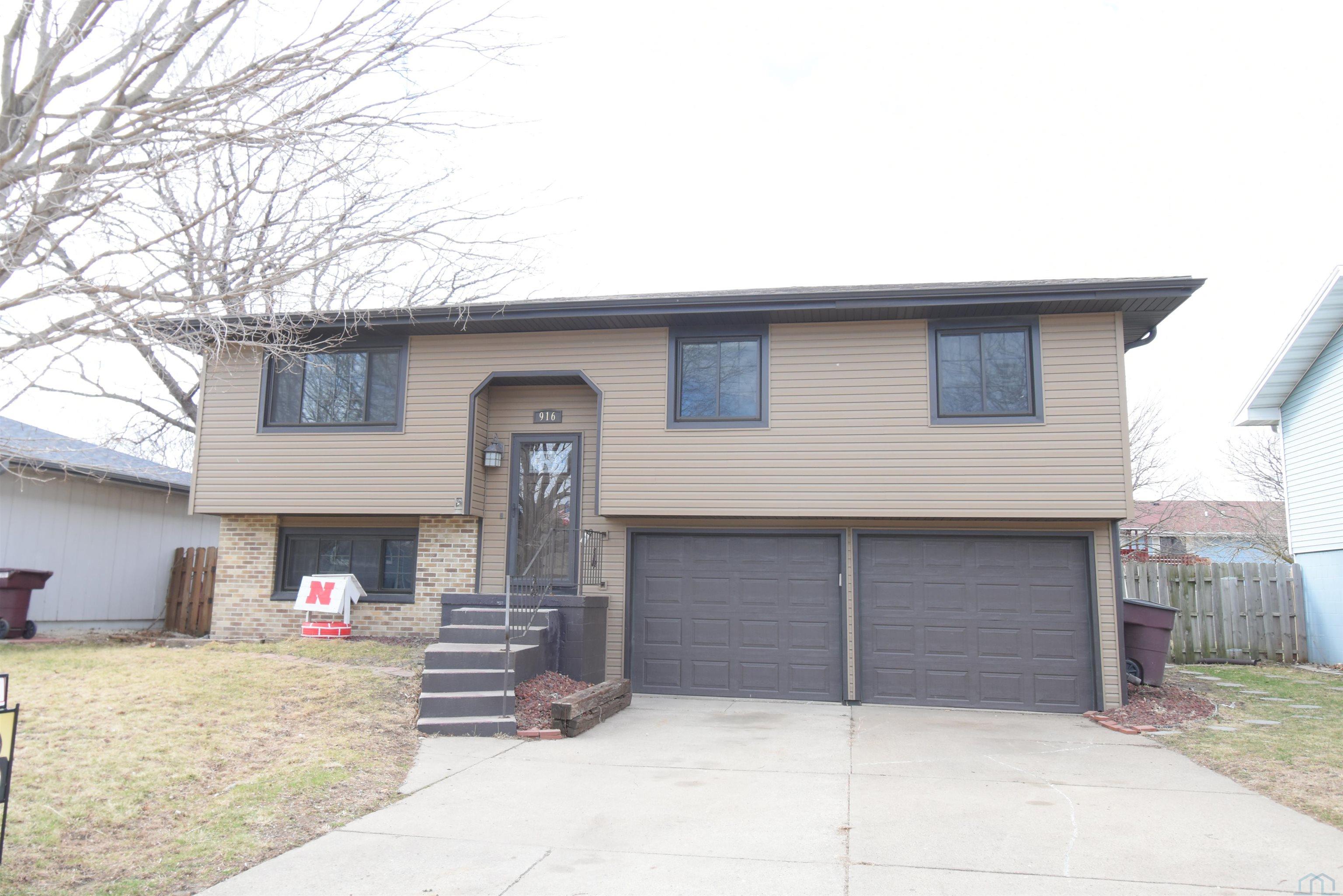 916 Pine St, South Sioux City, NE 68776 