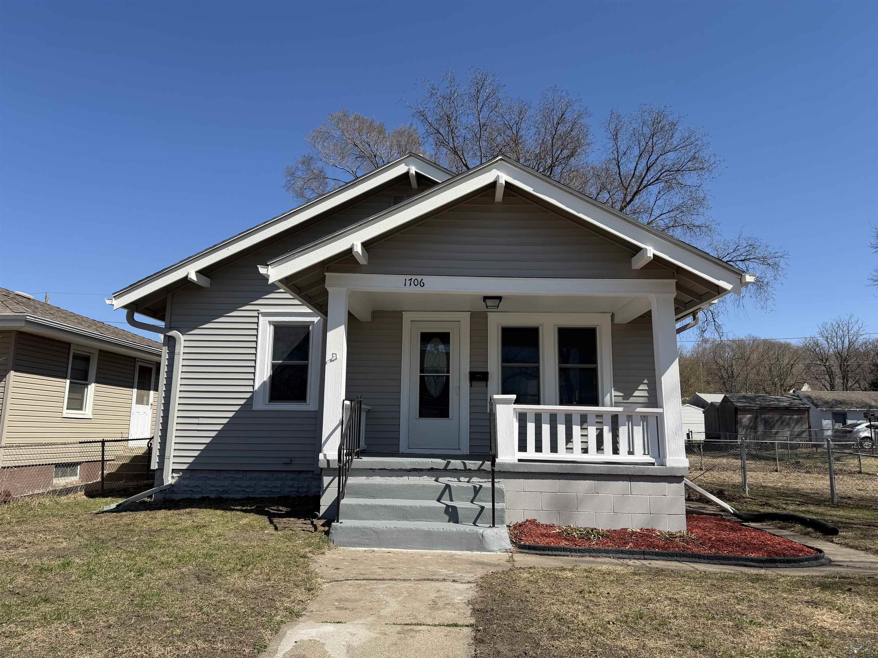 1706 Irene St, Sioux City, IA 51105 
