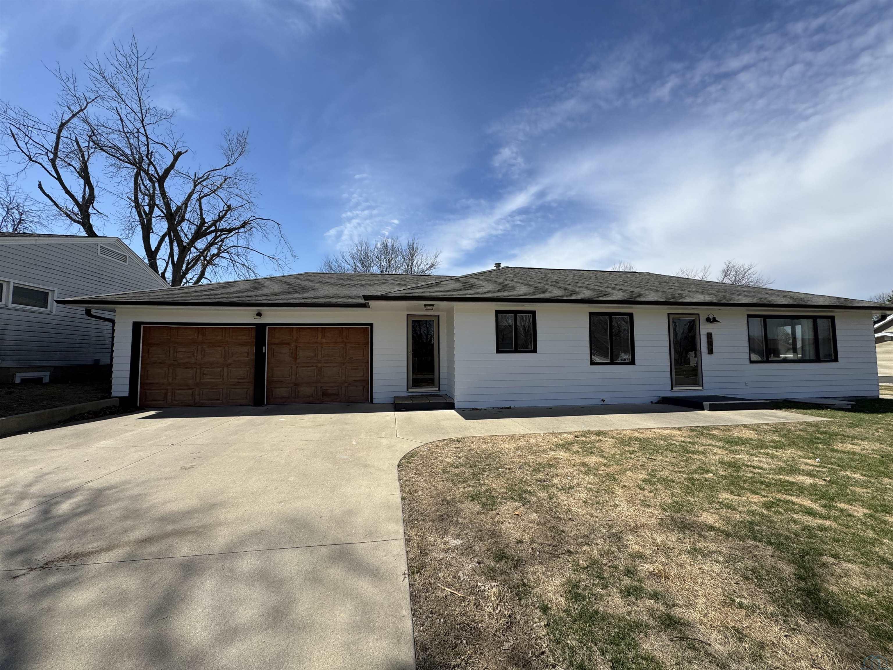 204 IOWA AVE SW						  						 , Orange City						 , IA						  51041						  