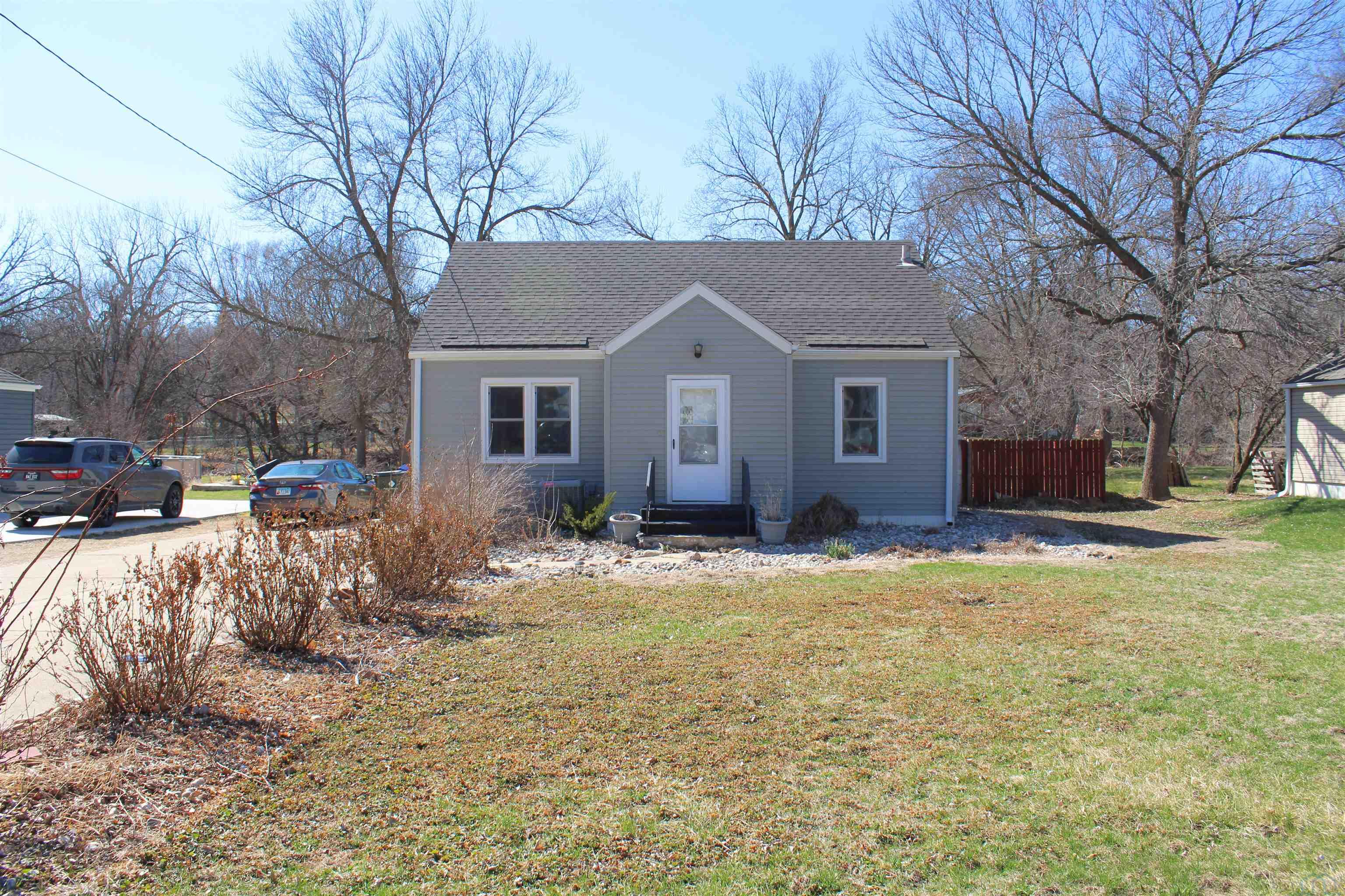 3711 SUMMIT ST, Sioux City, IA 51104 