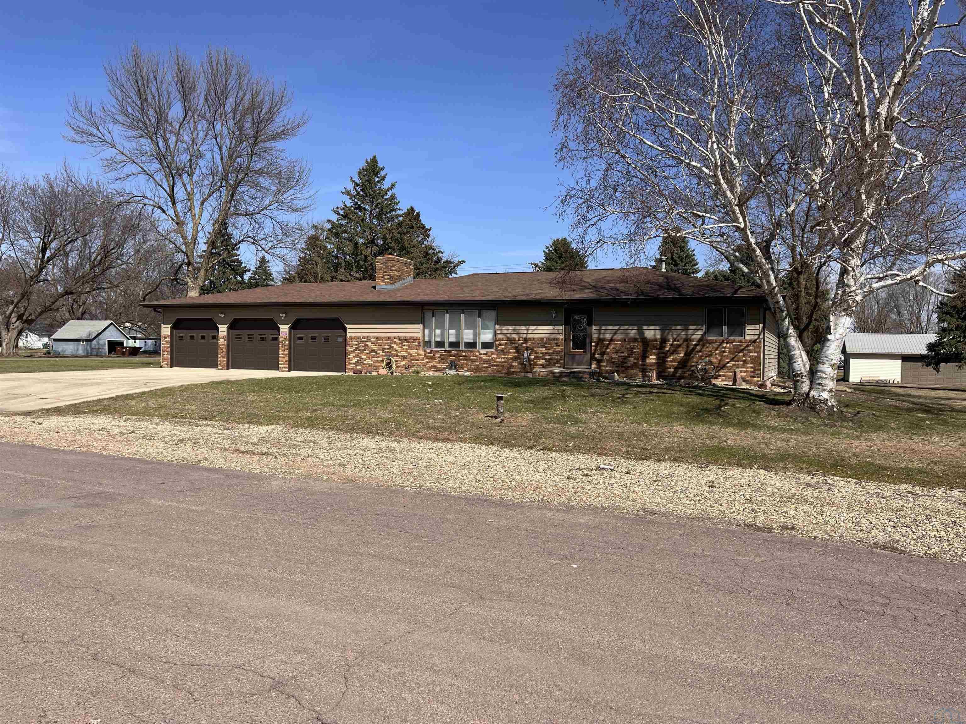 304 Indiana Avenue W, George, IA 51237 