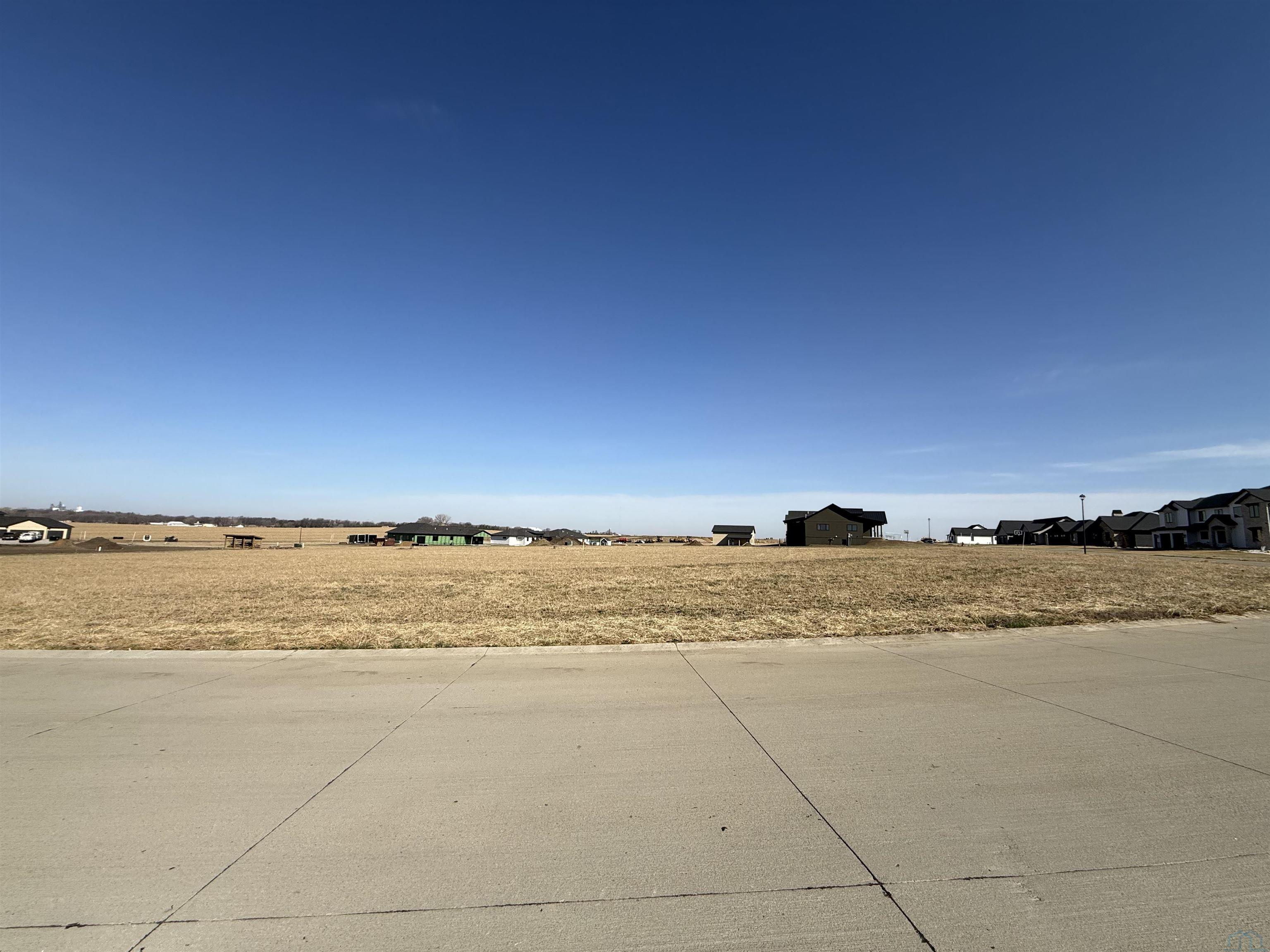 1688 Highland Hills, Sioux Center, IA 51250 