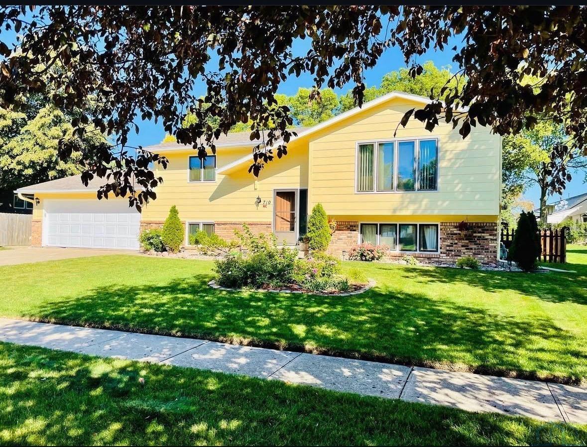 710 Sharpe, Vermillion, SD 57069 